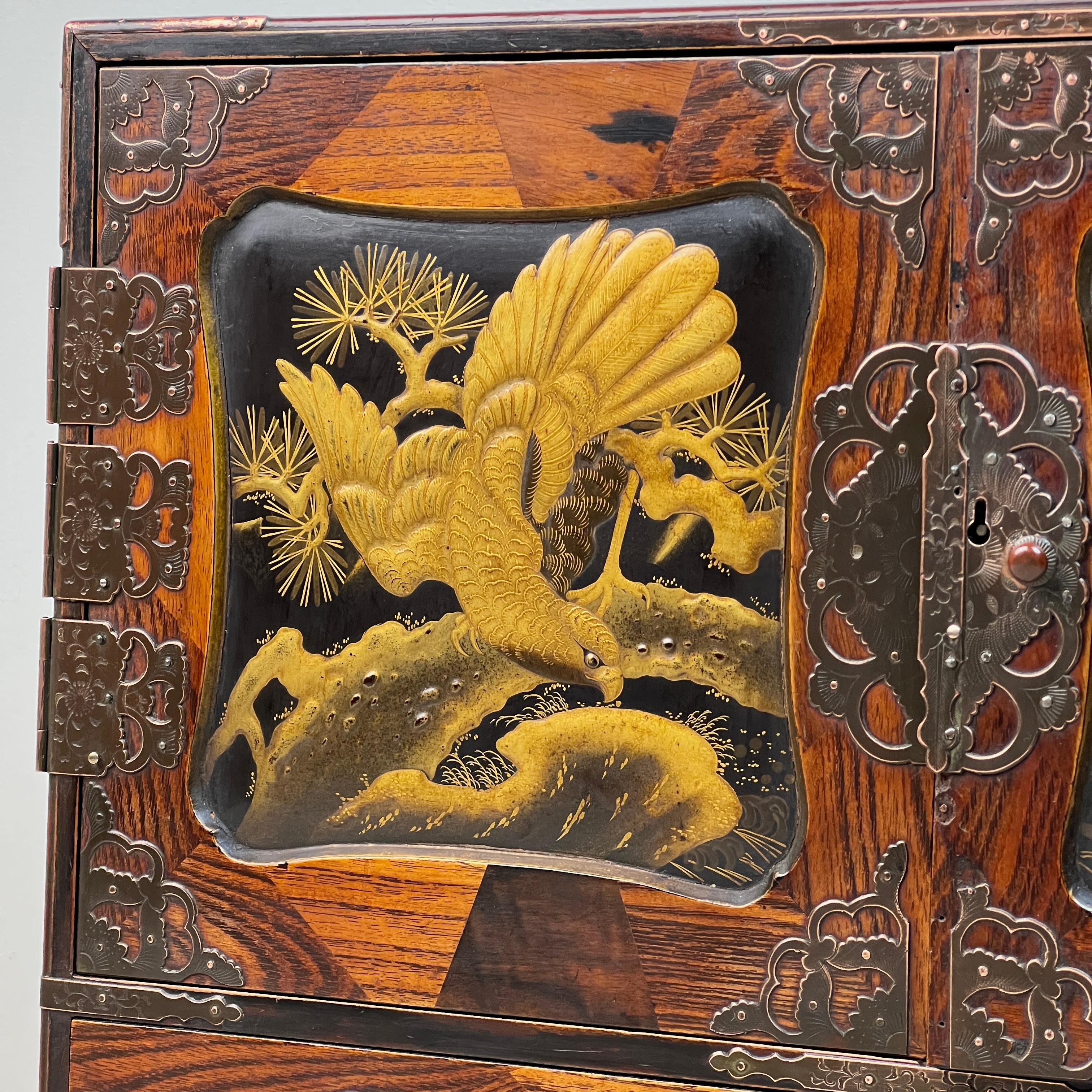 Antiguo Gabinete Japonés de Coleccionistas de Joyas de Mesa de la Época Meiji 5