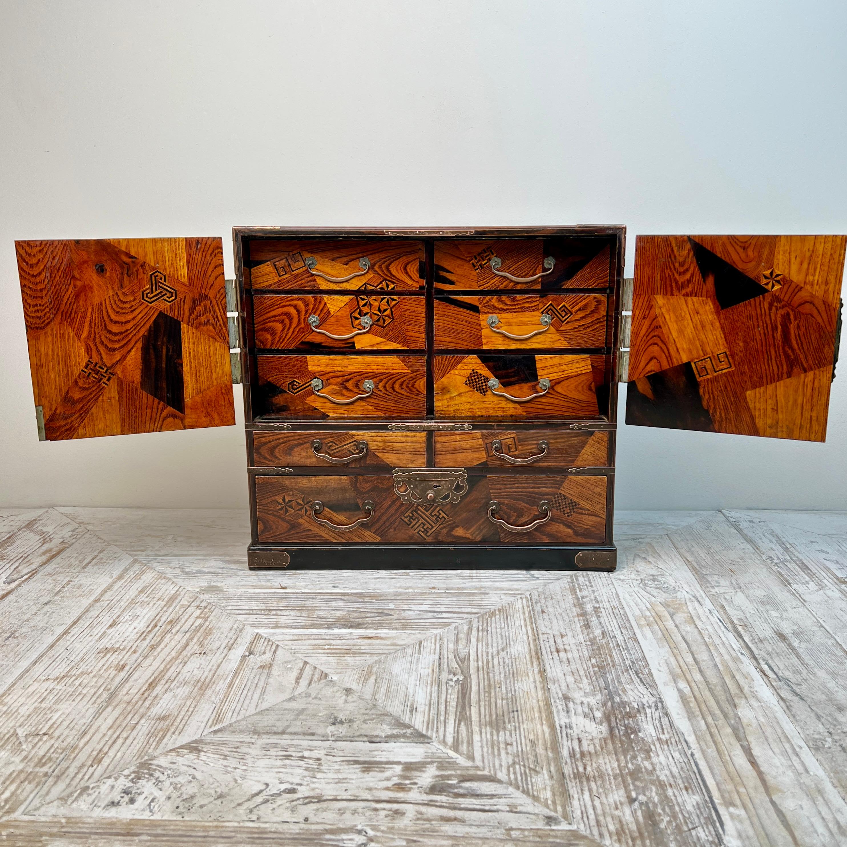 Antiguo Gabinete Japonés de Coleccionistas de Joyas de Mesa de la Época Meiji 6