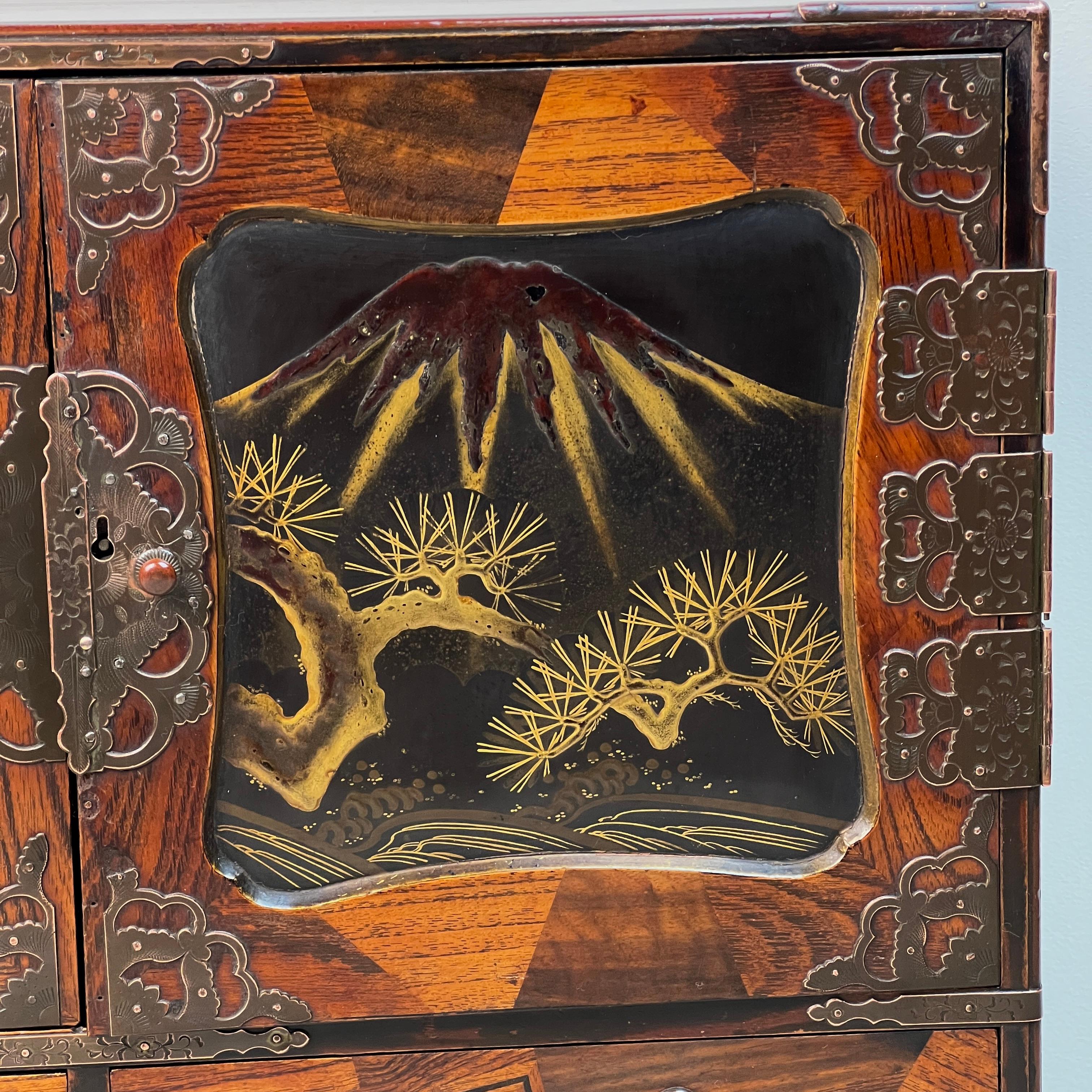 Antiguo Gabinete Japonés de Coleccionistas de Joyas de Mesa de la Época Meiji 3