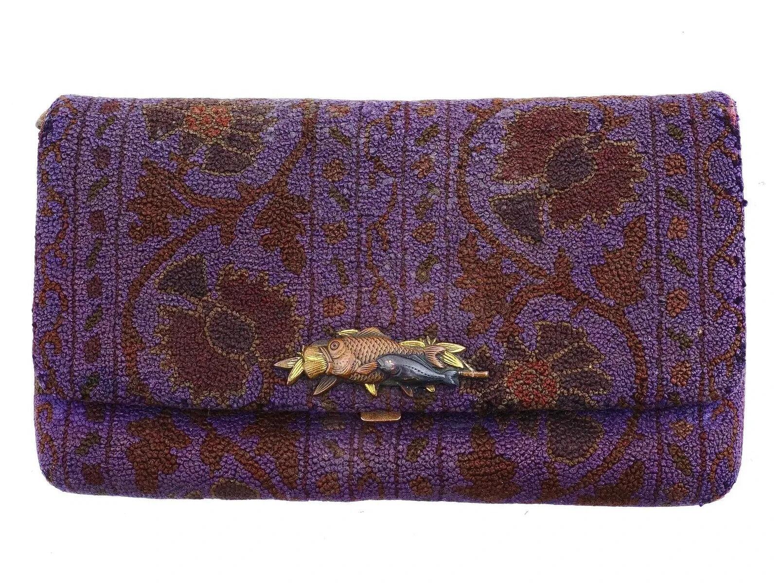 Antique Japanese Meiji Period Tobacco Pouch With Mixed Metal Bronze Clasp In Good Condition For Sale In New York, NY
