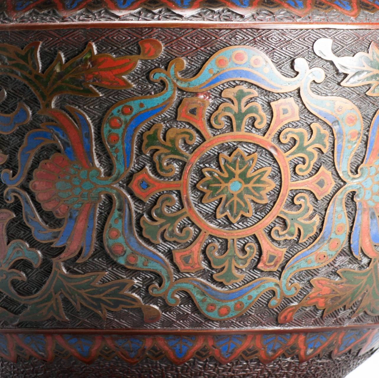 Cinese Antico bronzo giapponese Meiji Periof / rame Cloisonné Jardiniere Giappone Arte in vendita