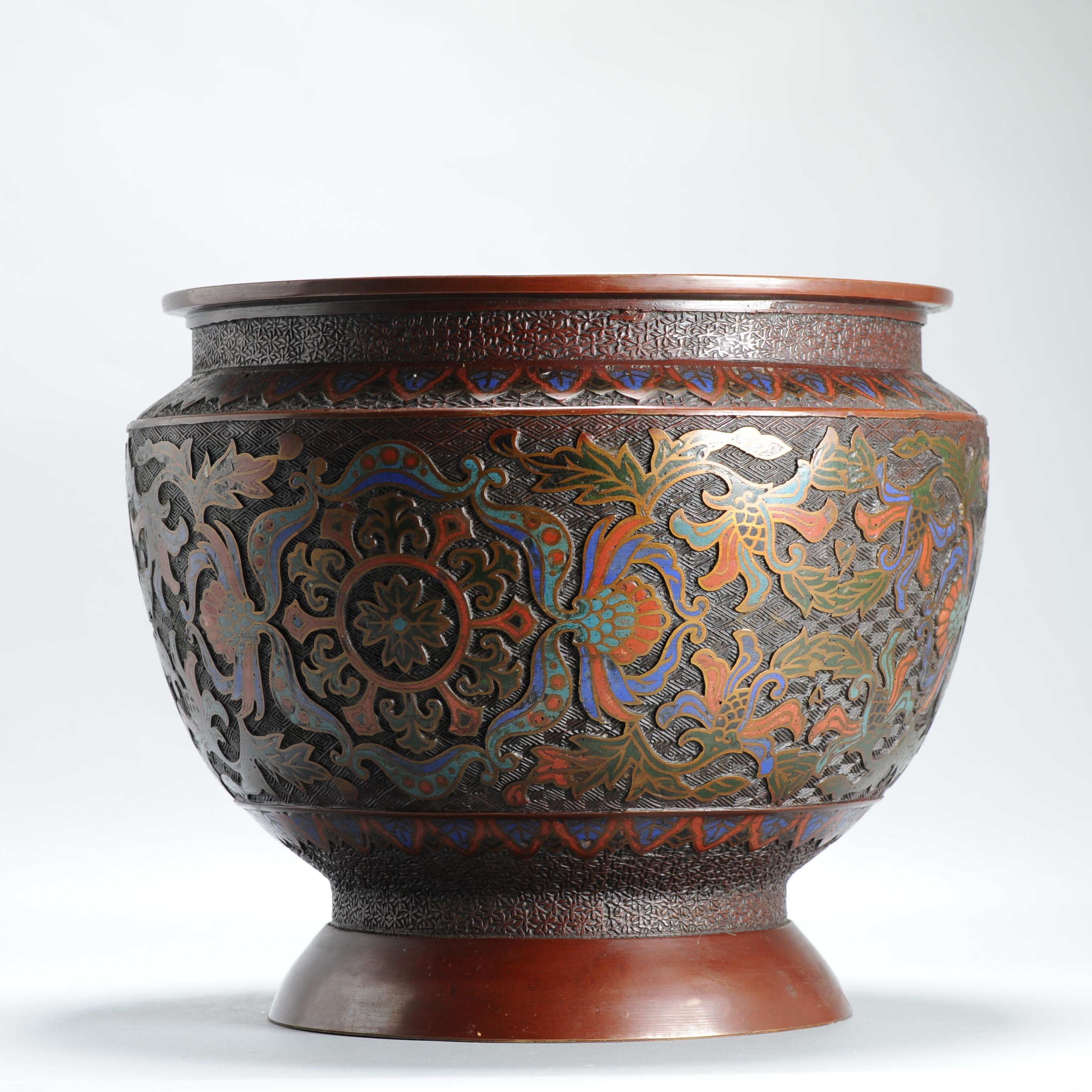 Antico bronzo giapponese Meiji Periof / rame Cloisonné Jardiniere Giappone Arte In condizioni buone in vendita a Amsterdam, Noord Holland