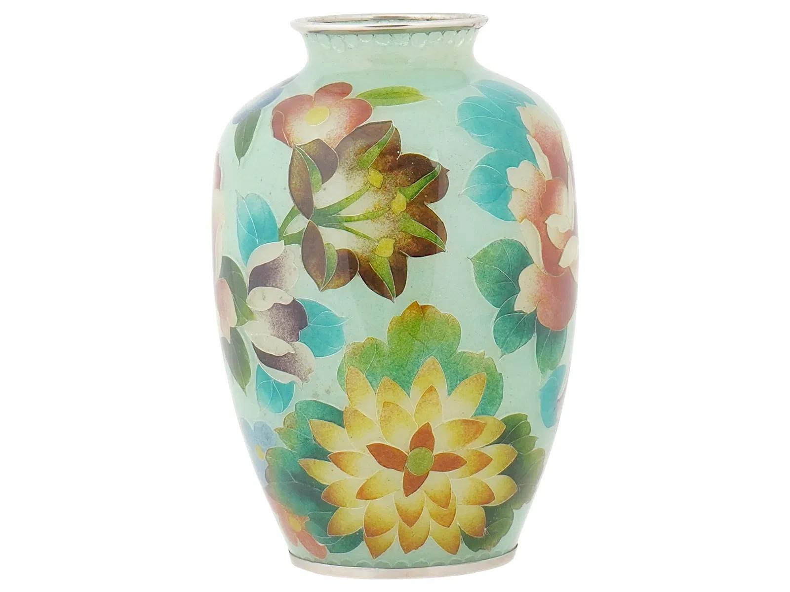 Giapponese Antique Japanese Meiji plique-à-jour enamel vase in vendita