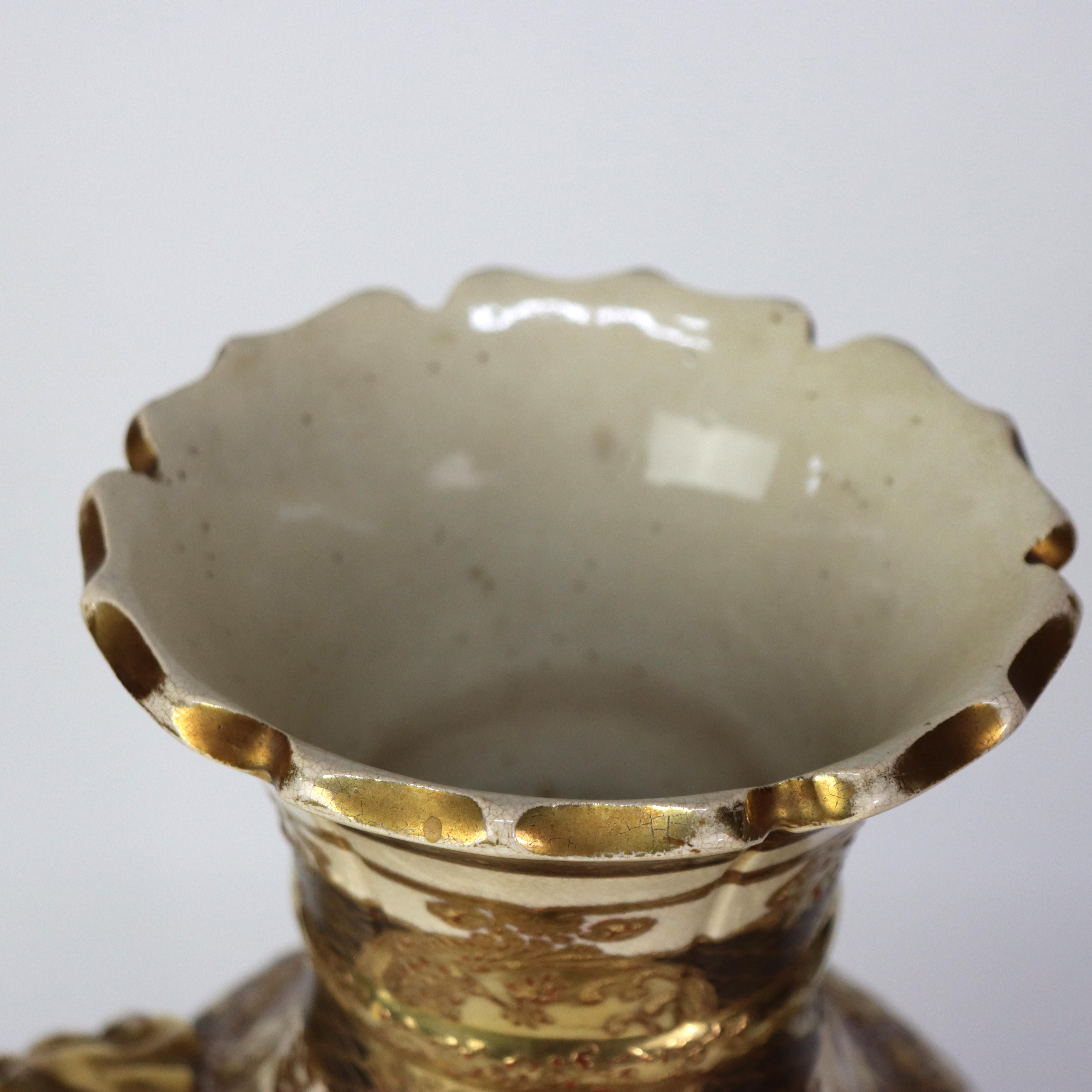 Terracotta Antico vaso giapponese Meiji Satsuma in ceramica dorata C1900 in vendita