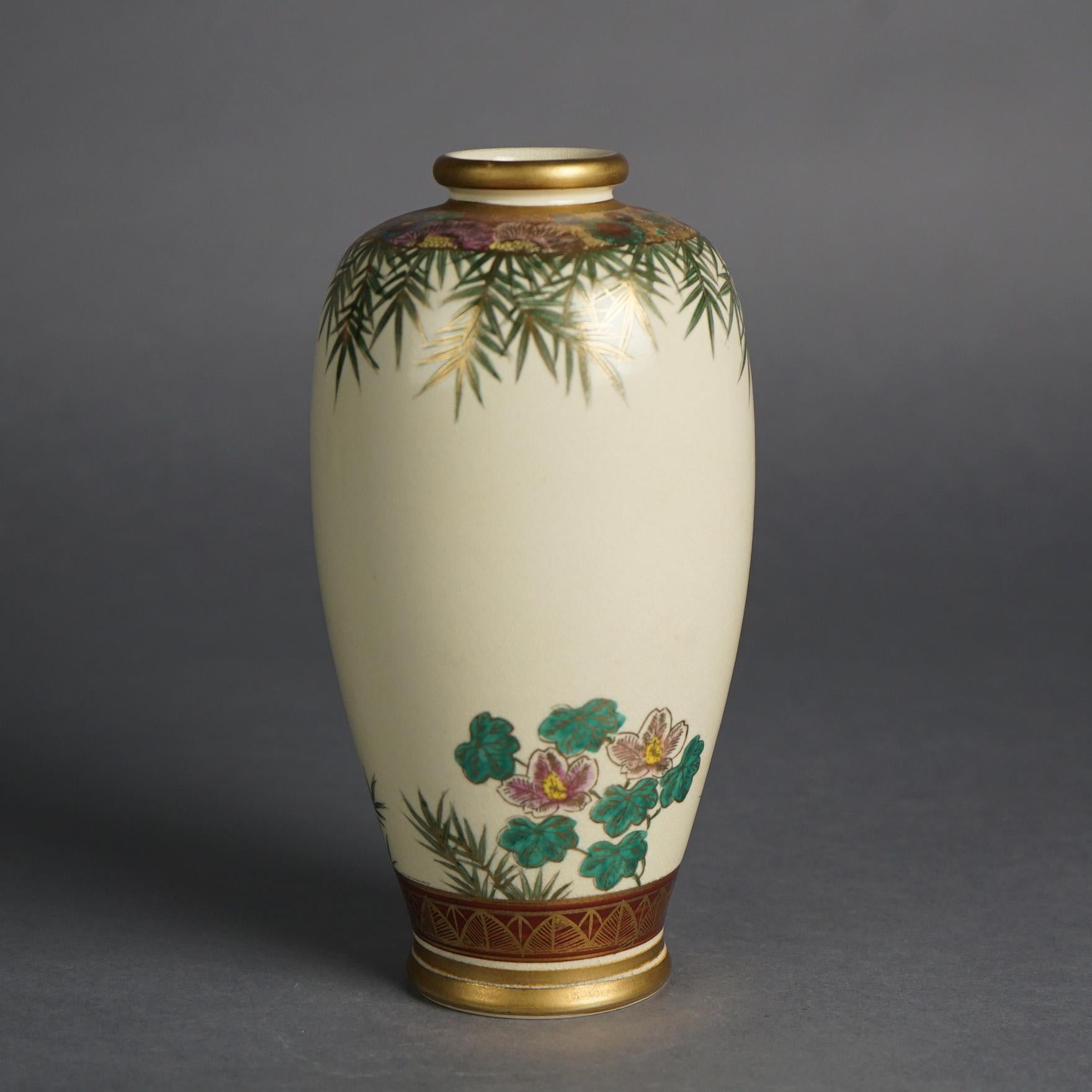 Antike japanische Meiji Satsuma-Porzellanvase, handbemalt und vergoldet, um 1910 im Zustand „Gut“ im Angebot in Big Flats, NY