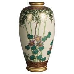 Vase japonais ancien Meiji Satsuma peint à la main et en porcelaine dorée C1910