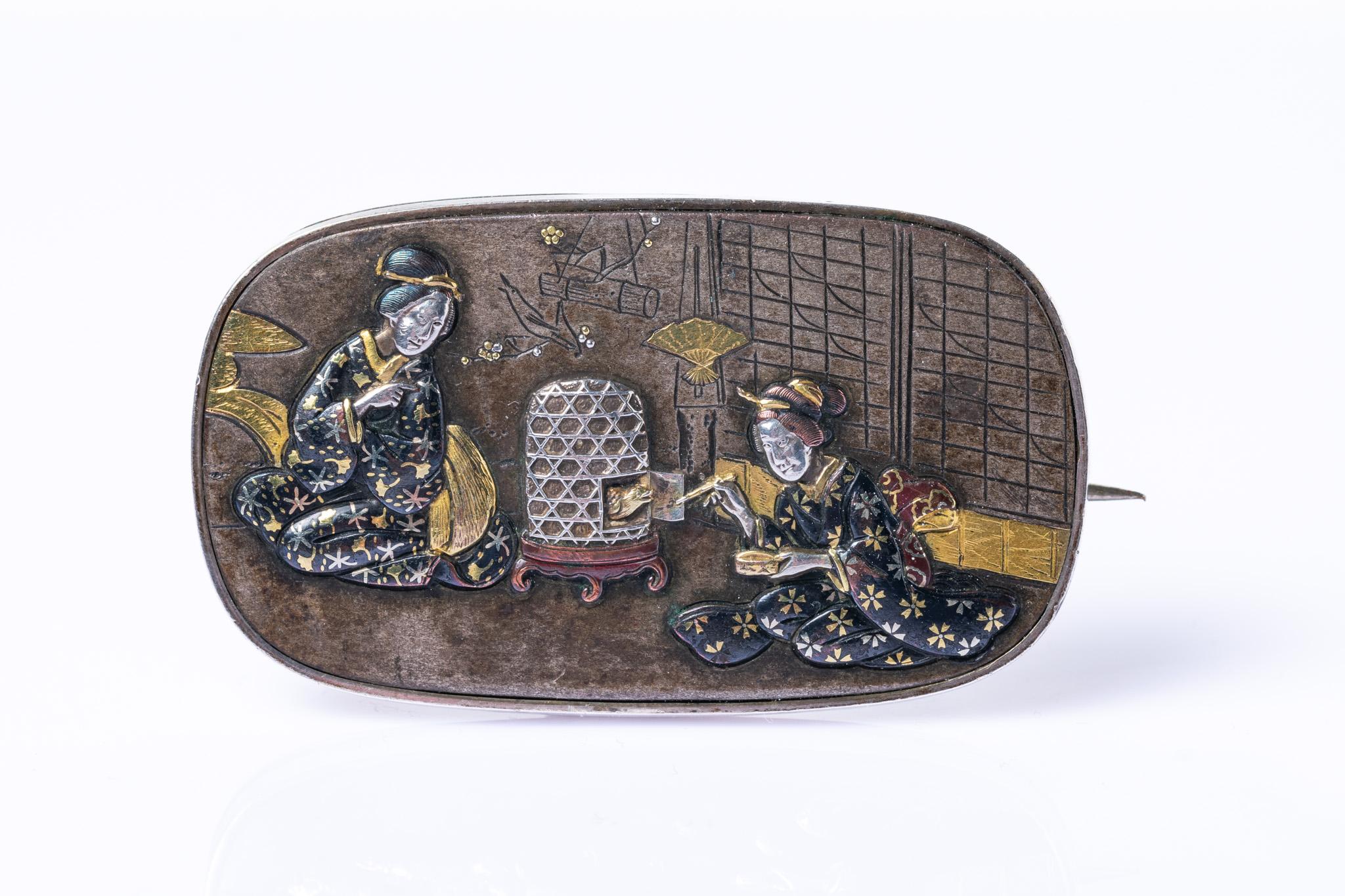 Antique Japanese Meiji Shakudo Gold And Silver Brooch In Good Condition For Sale In Portland, England