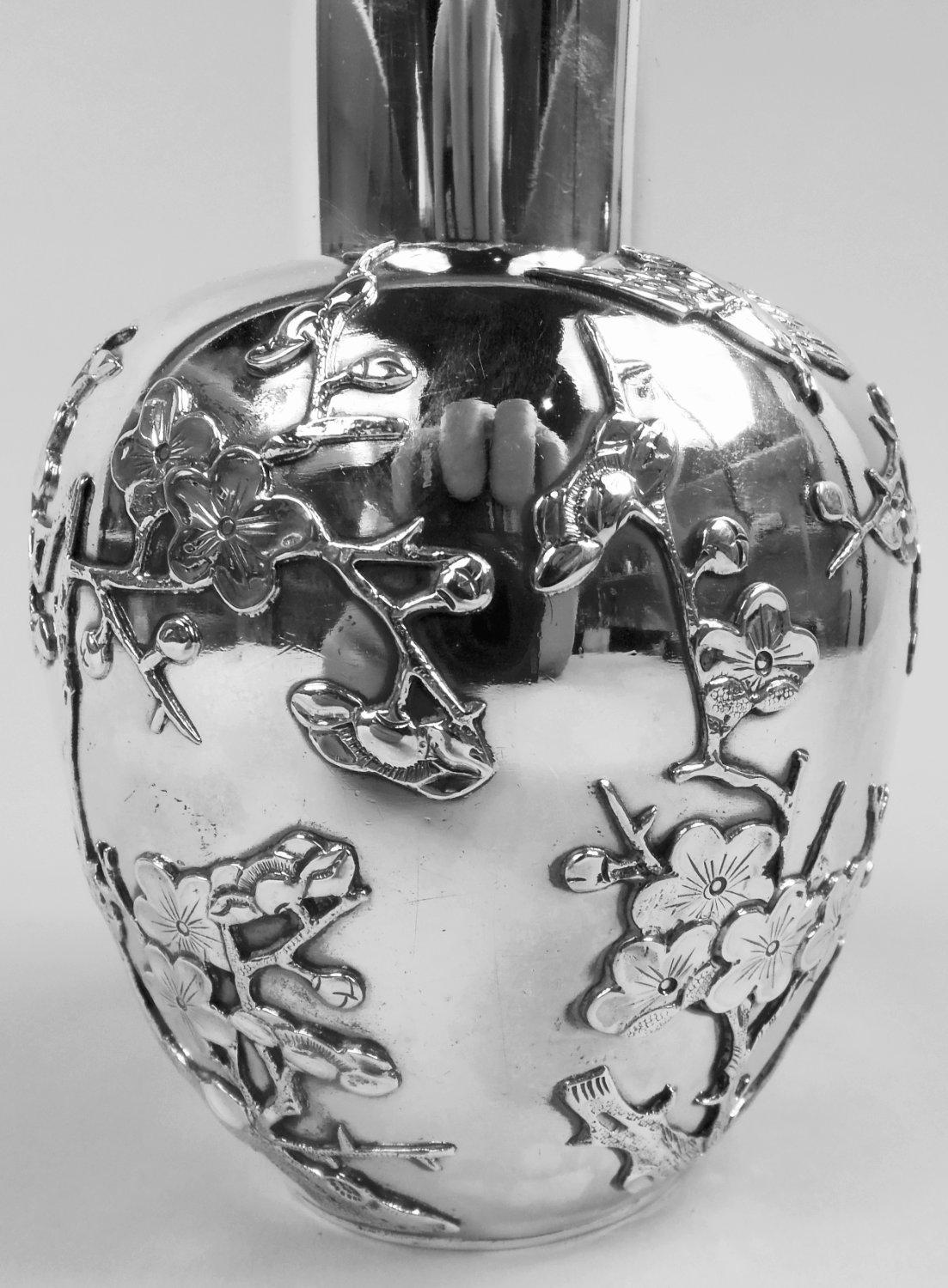 Appliqué Antico porta tè giapponese Meiji in argento con rami in fiore in vendita