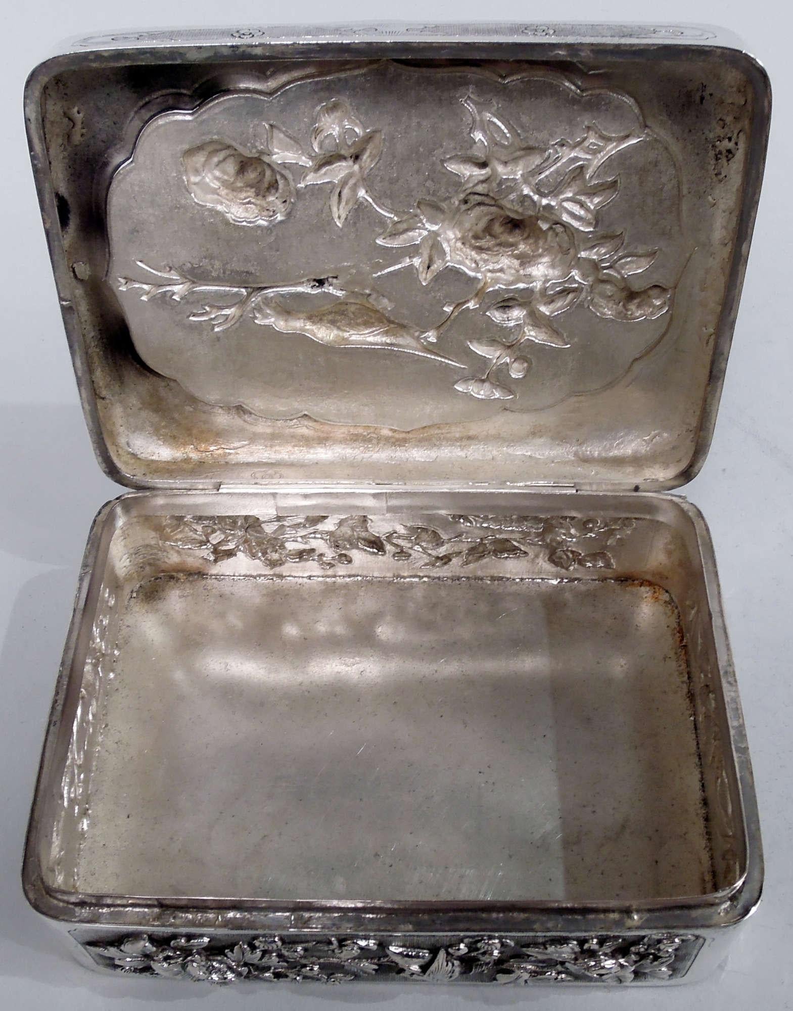 Antico cofanetto giapponese Meiji in argento con uccelli e rami fioriti in vendita 4