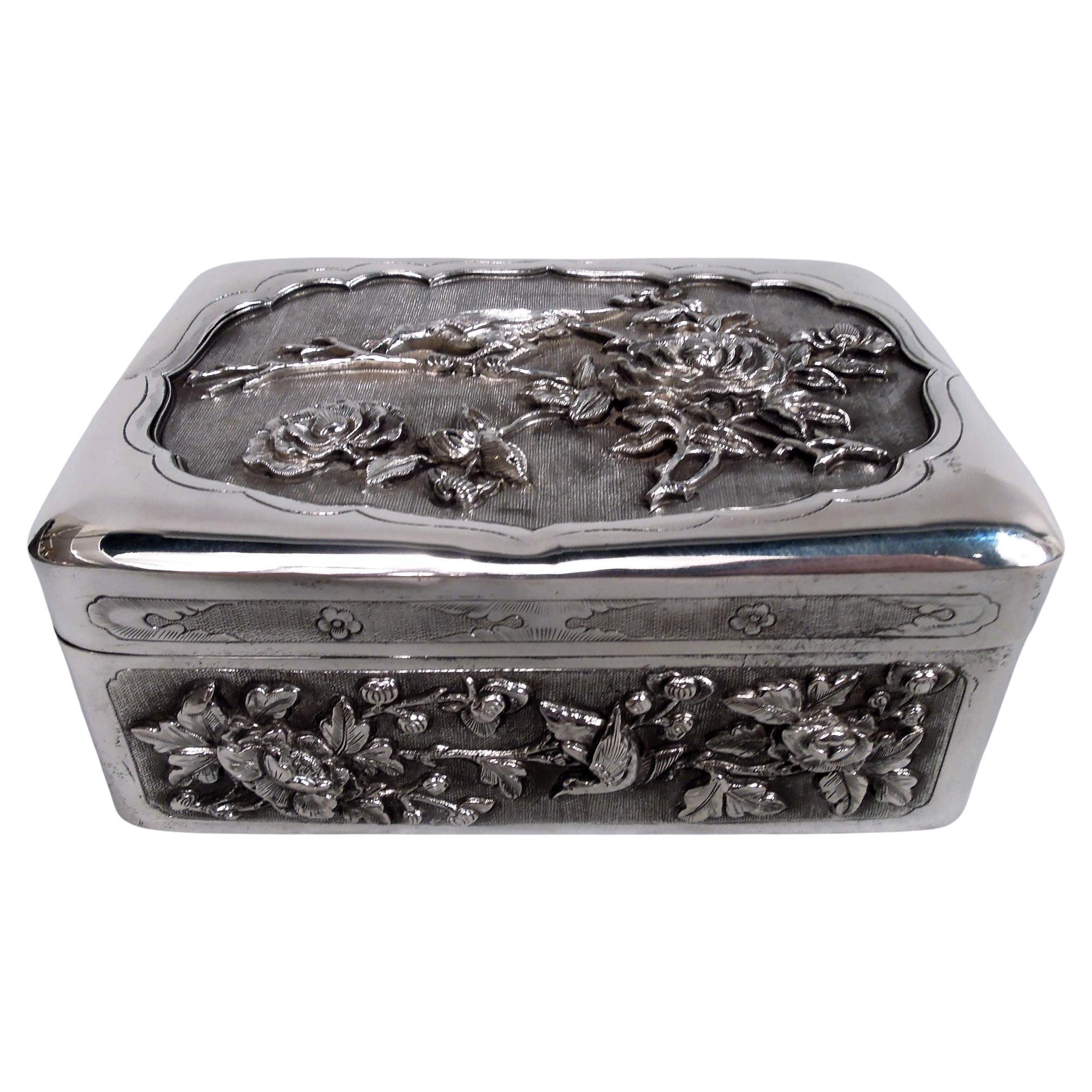 Antigua Caja Japonesa Meiji de Plata con Pájaros y Ramas en Flor