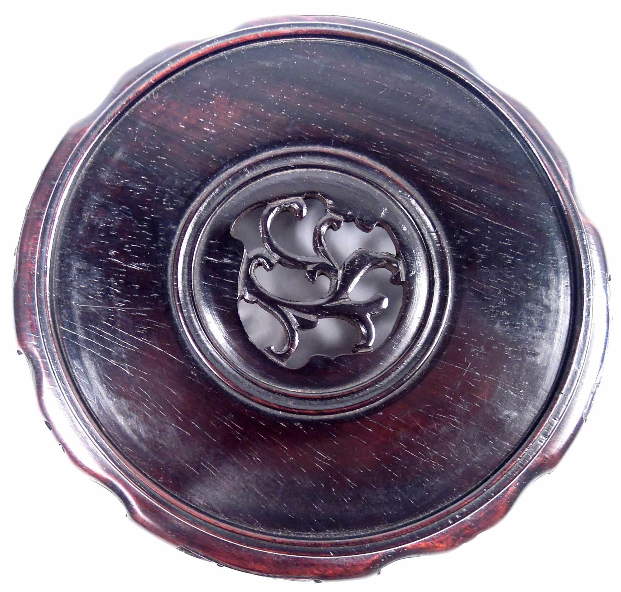 Antico vaso giapponese Meiji a margherita in argento con fiori d'oro applicati in vendita 2