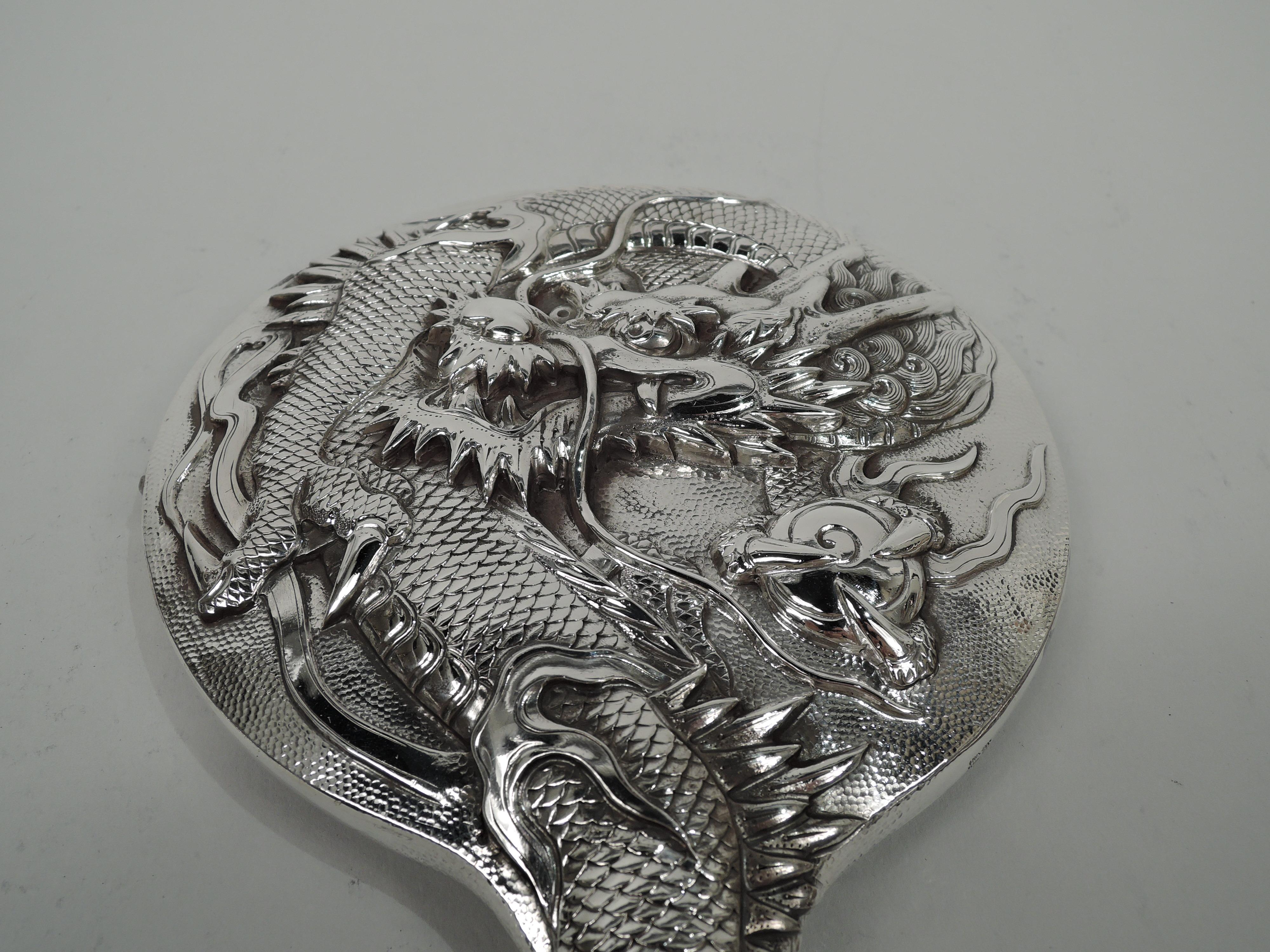 Antikes japanisches Meiji-Silber-Schminktischset mit Drachen im Zustand „Gut“ in New York, NY