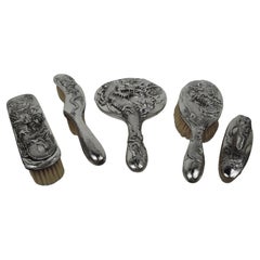 Antikes japanisches Meiji-Silber-Schminktischset mit Drachen