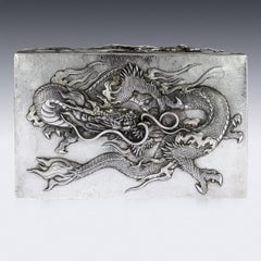 Antike japanische Meiji-Drachendose aus massivem Silber:: Samurai Shokai:: um 1900