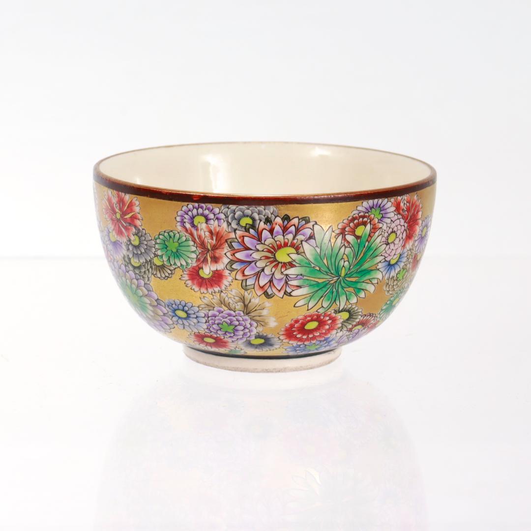 Tasse à thé ou chawan japonaise ancienne en porcelaine florale Meiji/Taisho Shuzan Satsuma Bon état - En vente à Philadelphia, PA