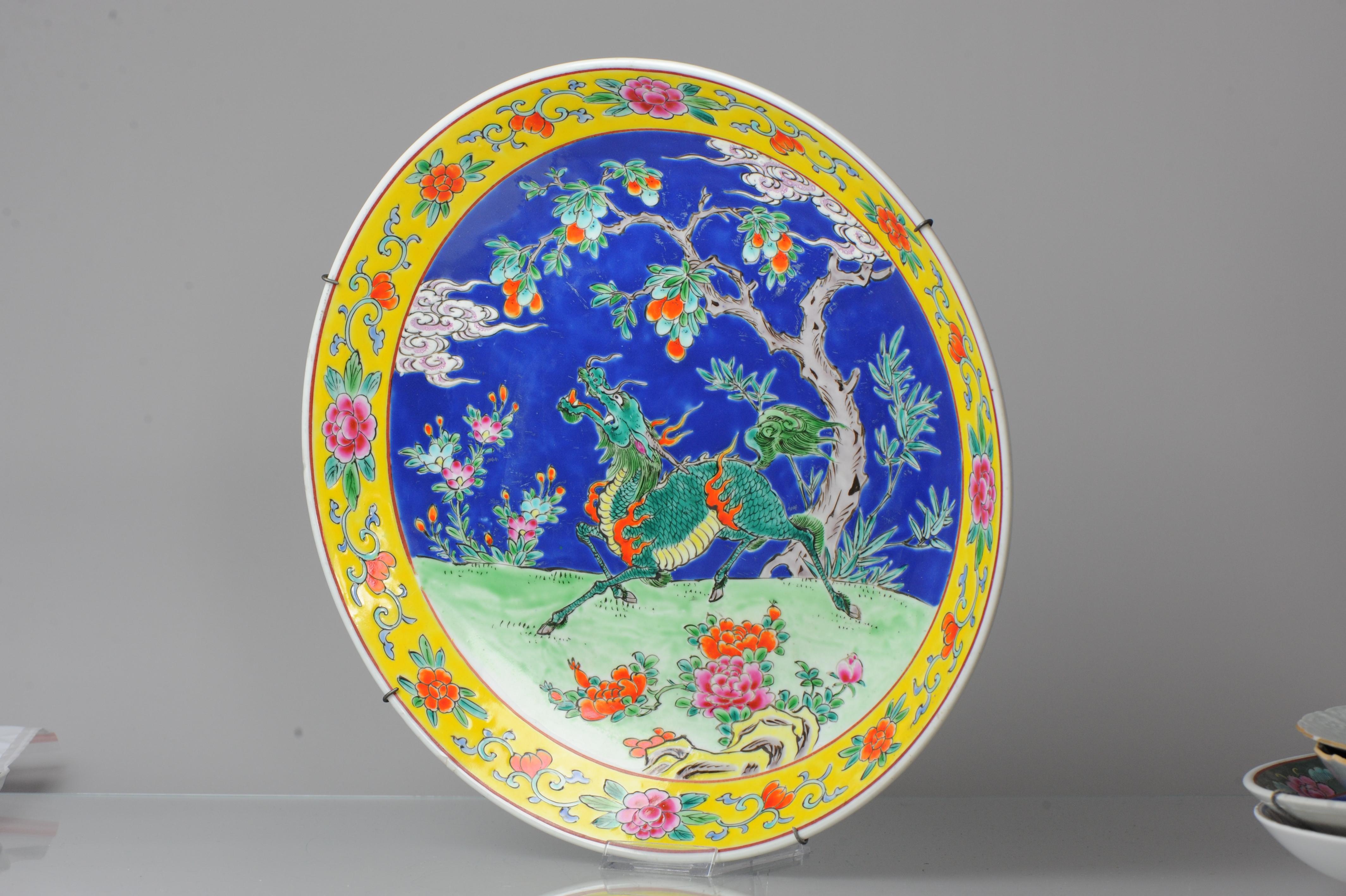 Antique Japanese Meiji Yamatoku Porcelain Colorfull Enamels Birds Plate In Excellent Condition In Amsterdam, Noord Holland