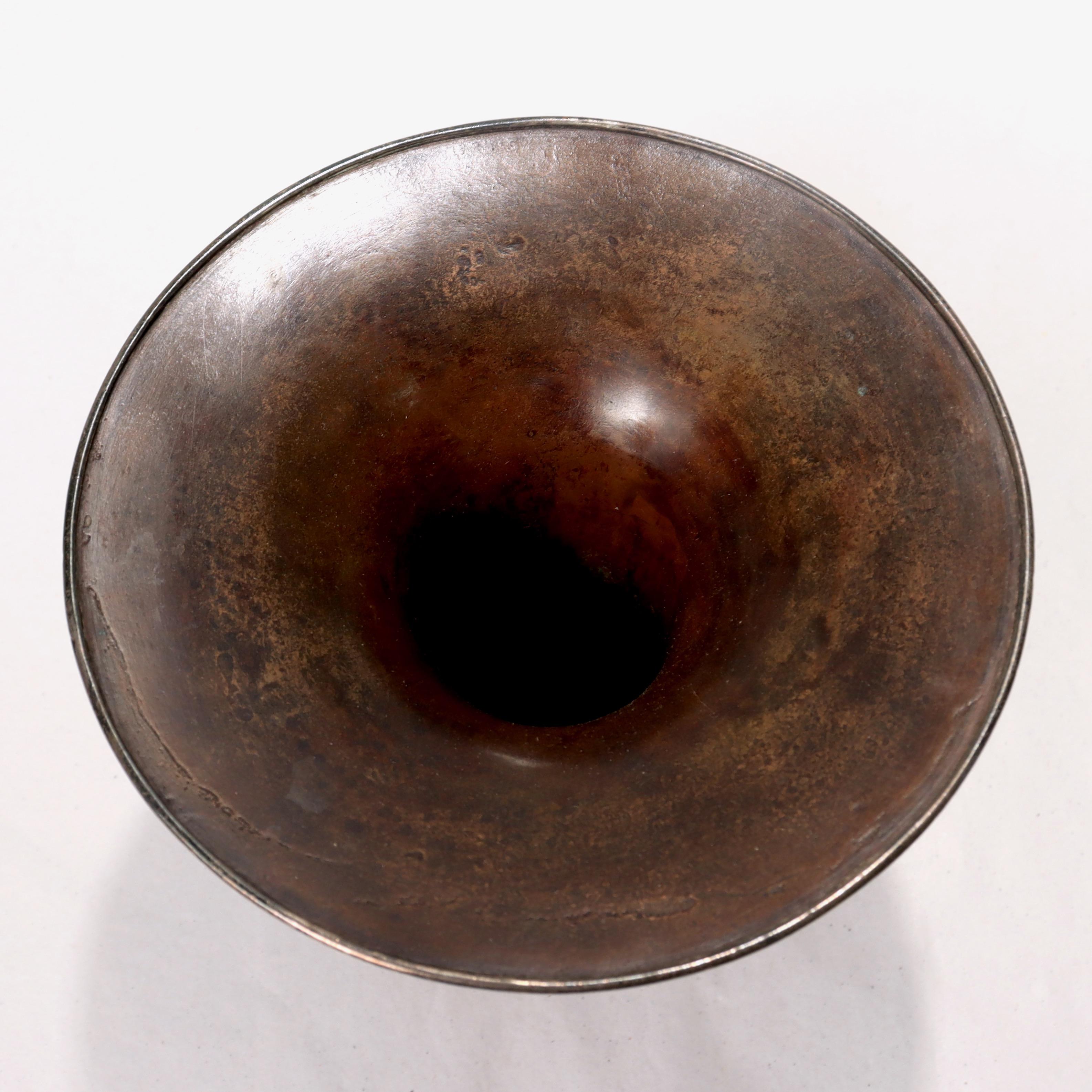 XIX secolo Antico vaso giapponese in metallo misto rame e argento Usubata Ikebana in vendita