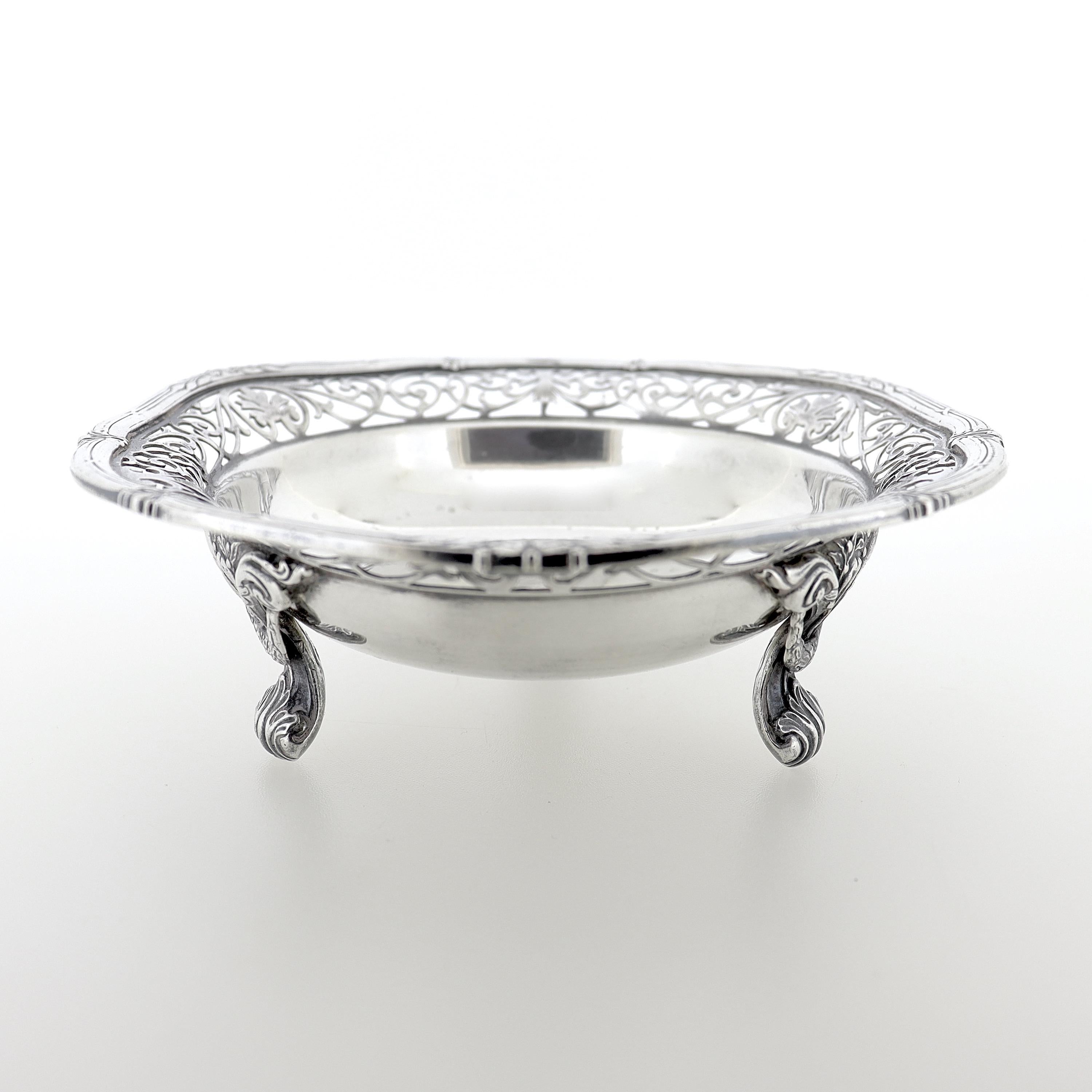Women's or Men's Antique Japanese Miyamoto 950 Sterling Silver Footed Bowl or Vide-Poche For Sale