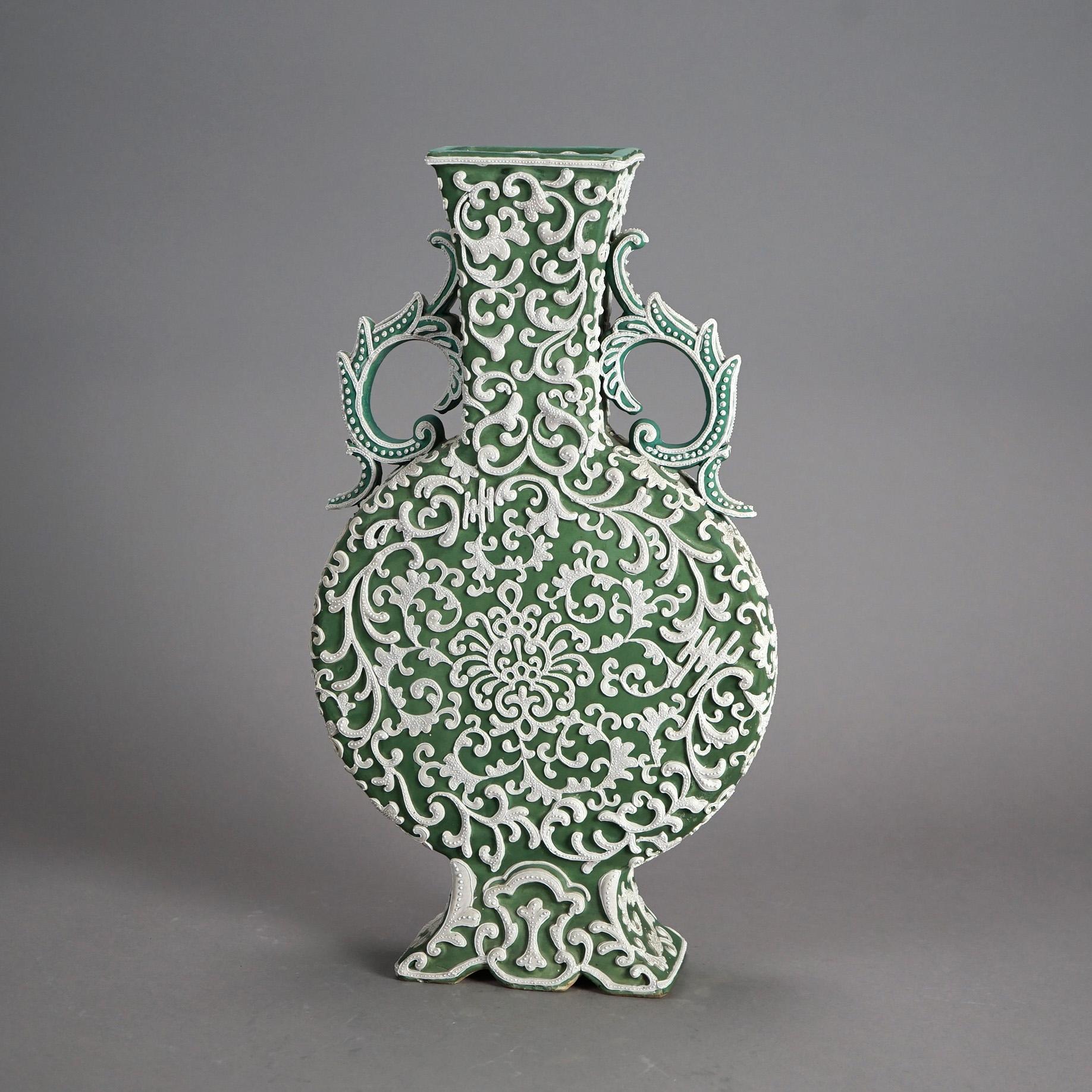 Japonais Vase d'oreiller japonais ancien vert Moriage, C1920 en vente