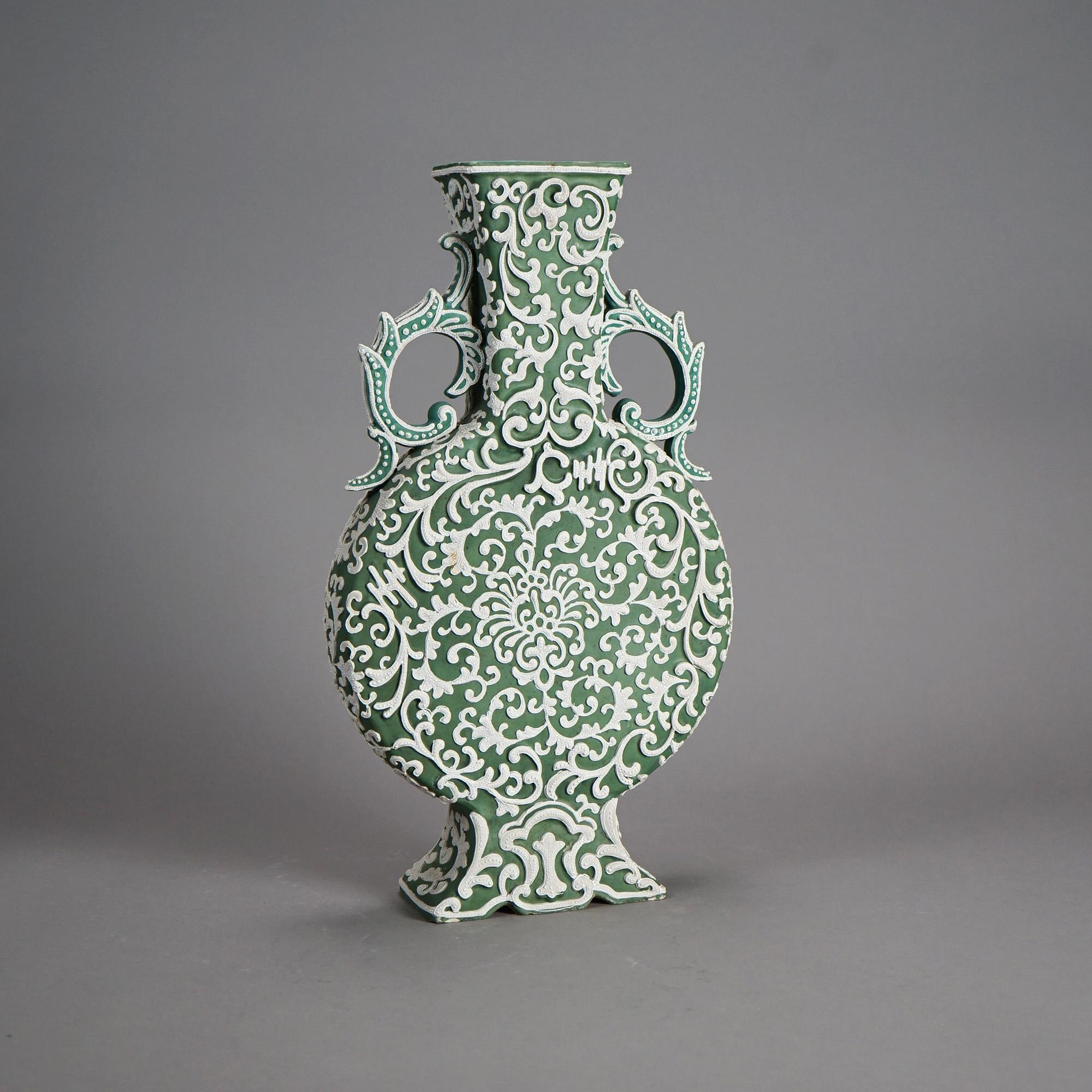 20ième siècle Vase d'oreiller japonais ancien vert Moriage, C1920 en vente