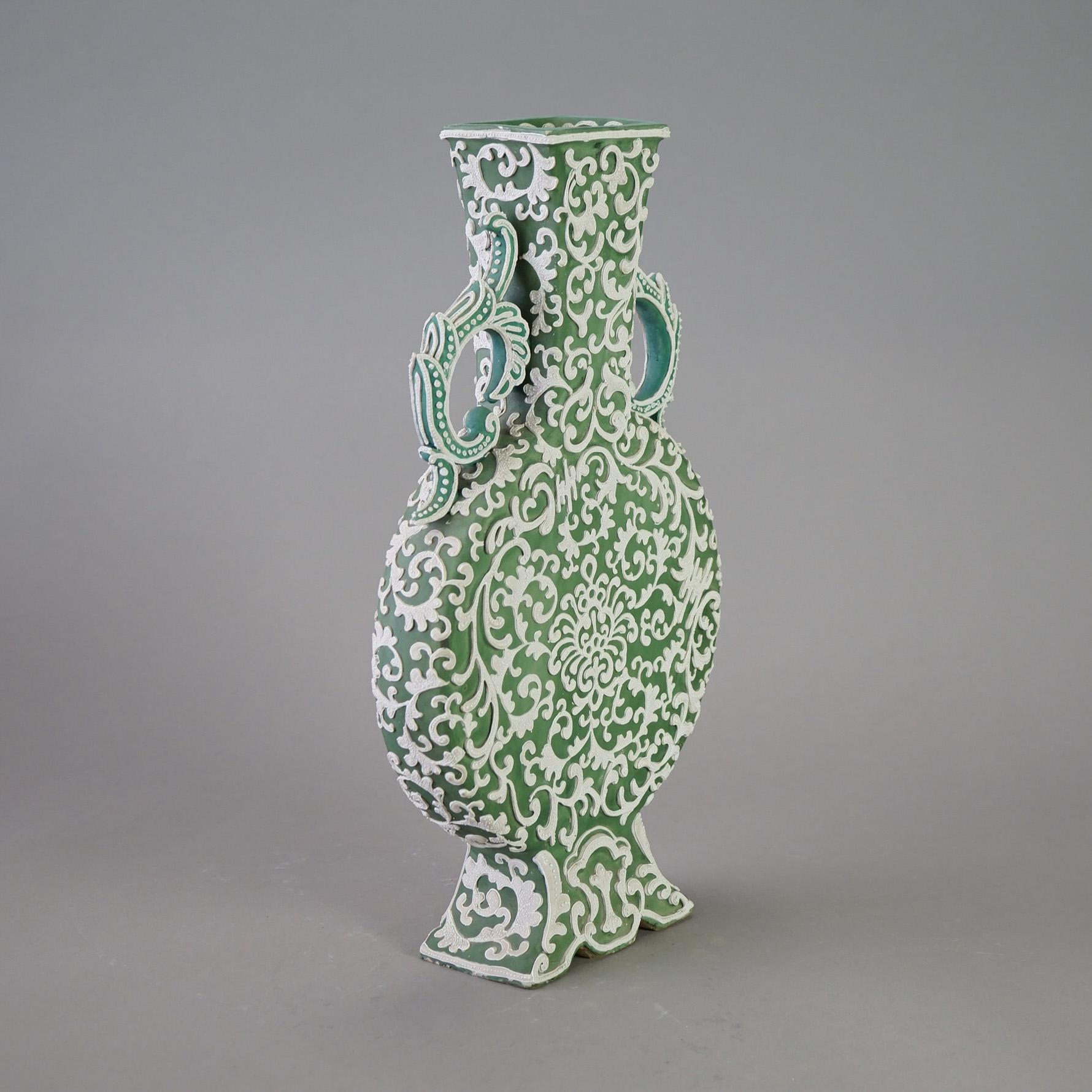 Vase d'oreiller japonais ancien vert Moriage, C1920 en vente 1