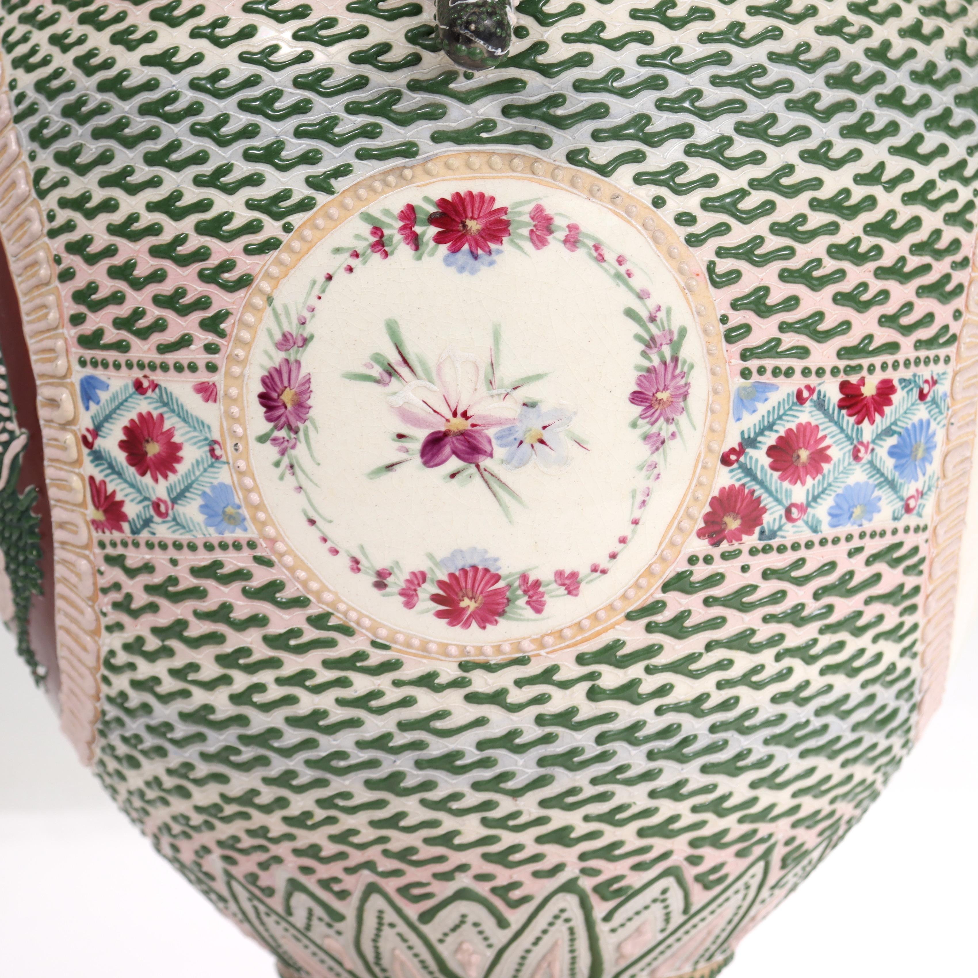 Émail Ancien vase ou jarre couvert en porcelaine japonaise Moriage de Nippon en vente