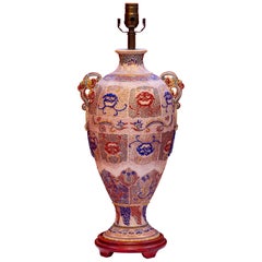 Antike japanische Moriage-Tischlampe von außergewöhnlicher Qualität und mit schwerer Perle