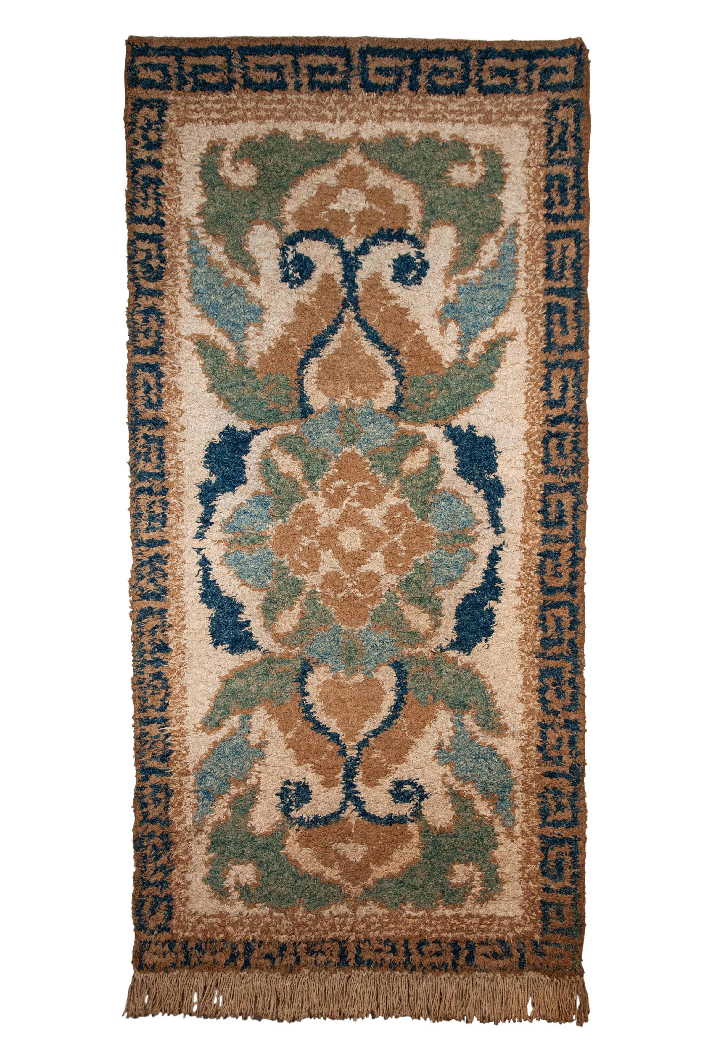 Tapis japonais ancien Nabeshima (Dantsu)

Les dantsu (tapis) de Nabeshima sont parmi les plus anciens exemples de fabrication de tapis au Japon. Les premiers tisserands ont appris leur métier auprès des tisserands de tapis chinois à Kyushu au début