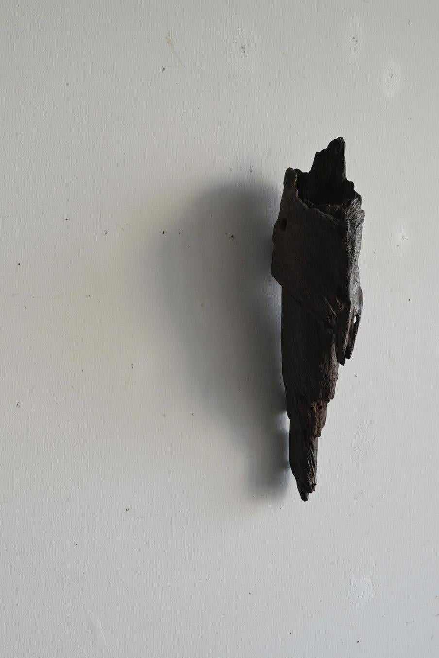 Antique Japanese natural wood vase/Early 20th century/Wall-hanging vase/ In Good Condition In Sammu-shi, Chiba