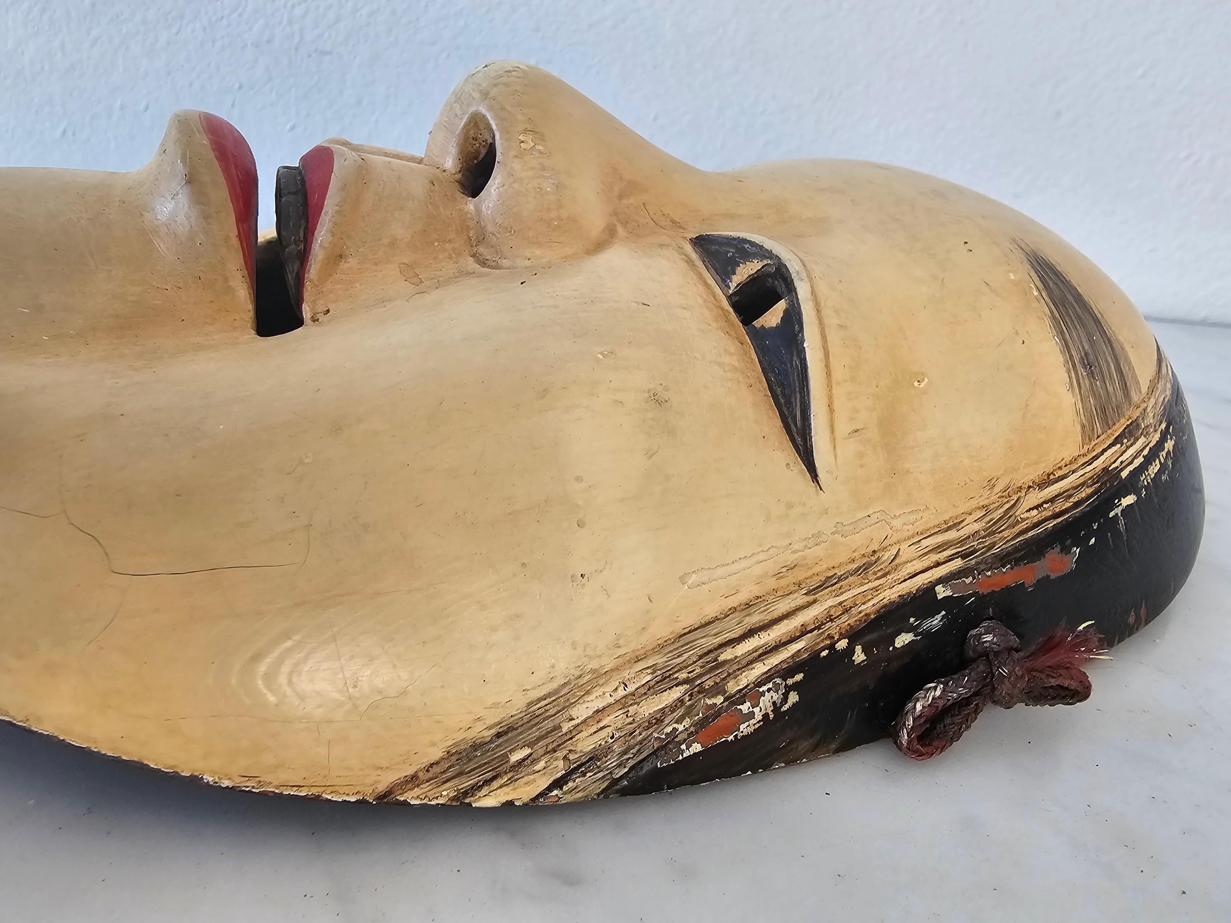 Antike japanische Noh-Theater-Maske aus geschnitztem, bemaltem Holz, Ko-Omote im Angebot 4