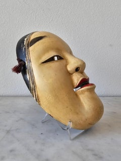 Antike japanische Noh-Theater-Maske aus geschnitztem, bemaltem Holz, Ko-Omote