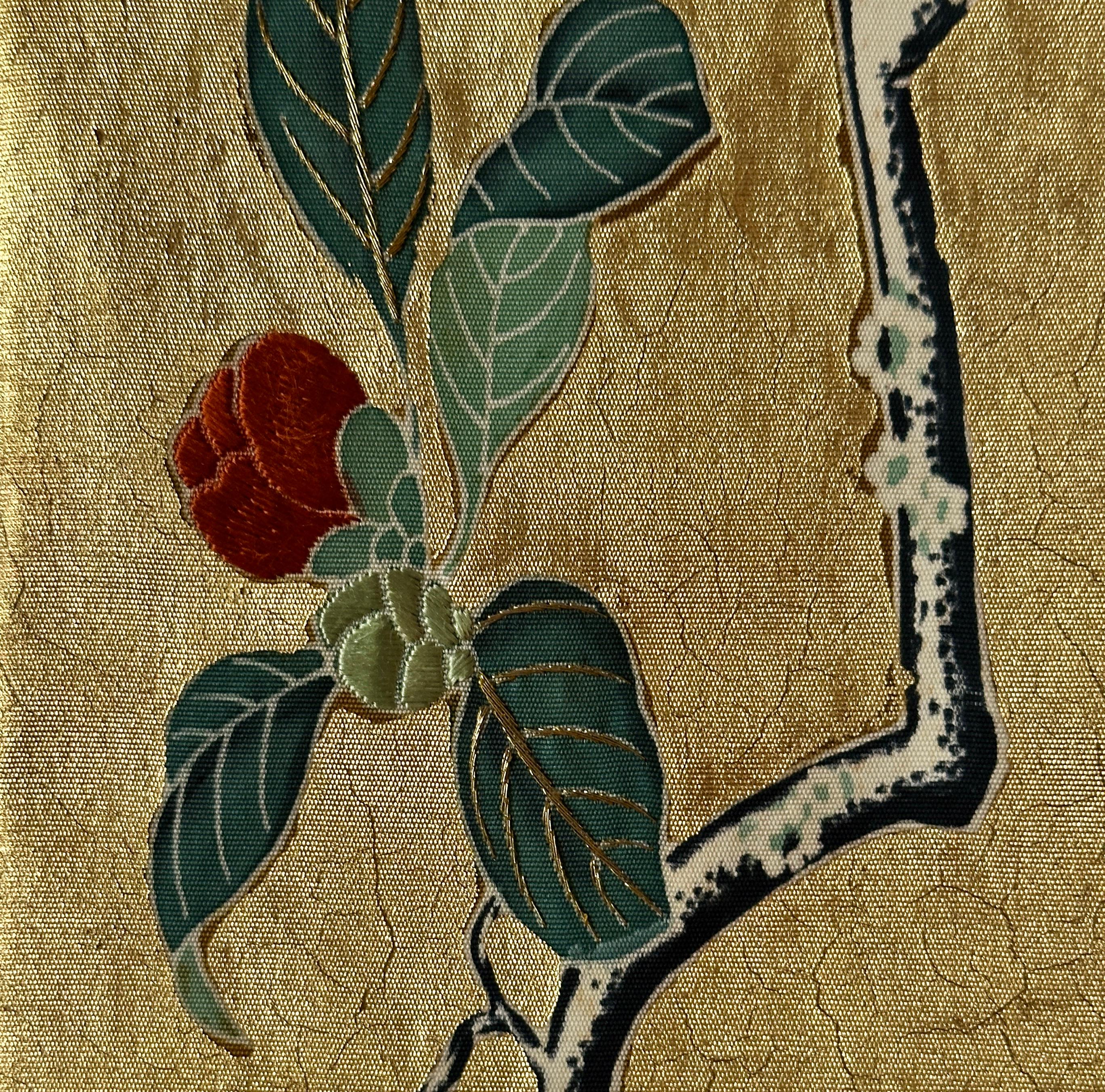 Antico pannello tessile giapponese Obi con uccelli e fiori di camelia, periodo Meiji in vendita 11