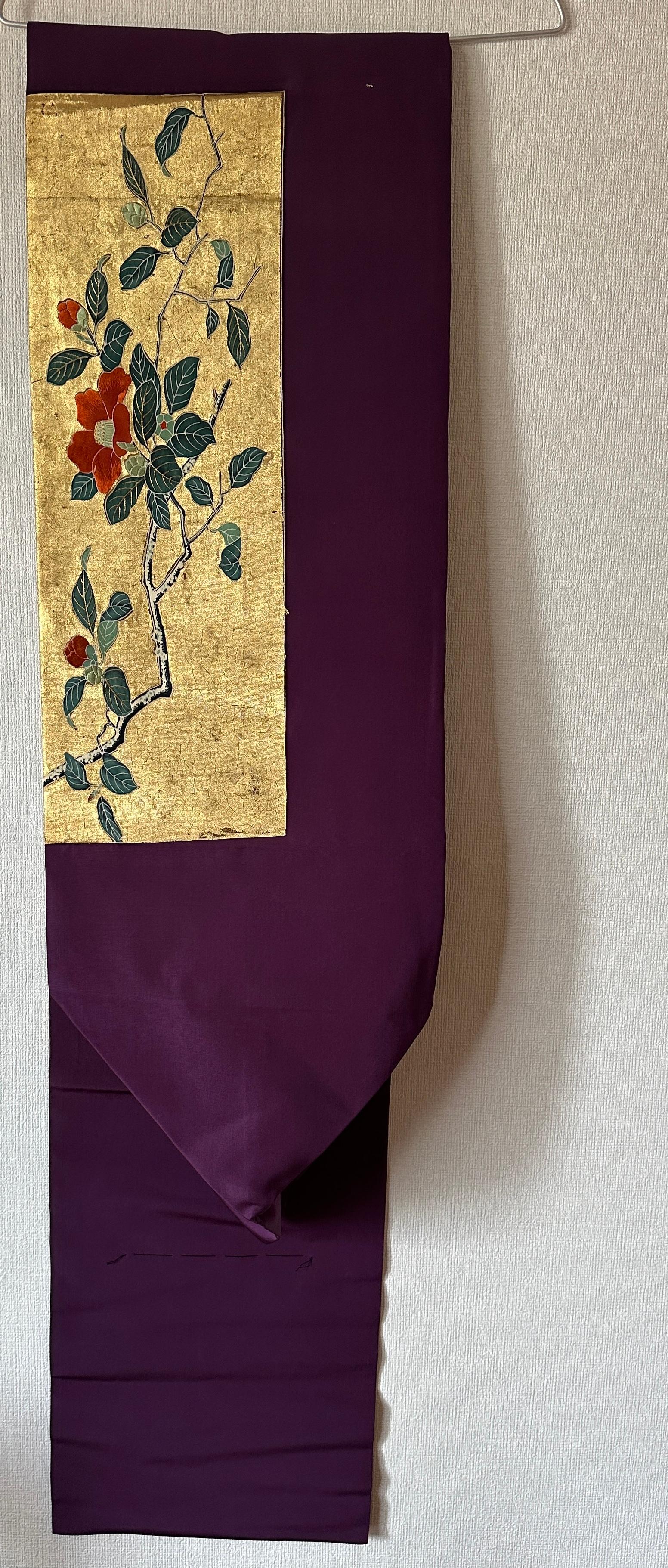 Giapponese Antico pannello tessile giapponese Obi con uccelli e fiori di camelia, periodo Meiji in vendita