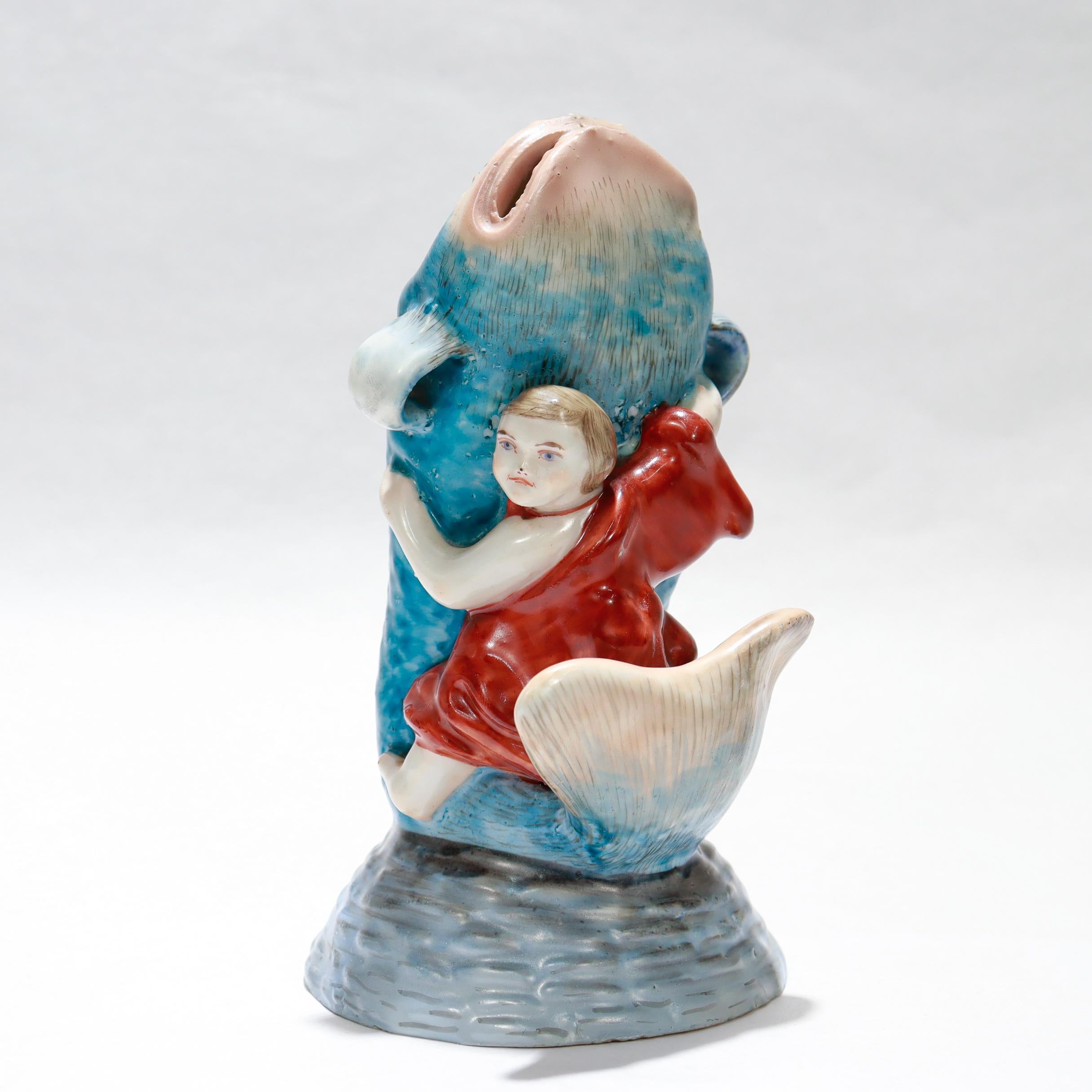 Japonais Ancienne figurine japonaise en porcelaine Okimono de Kintaro en vente