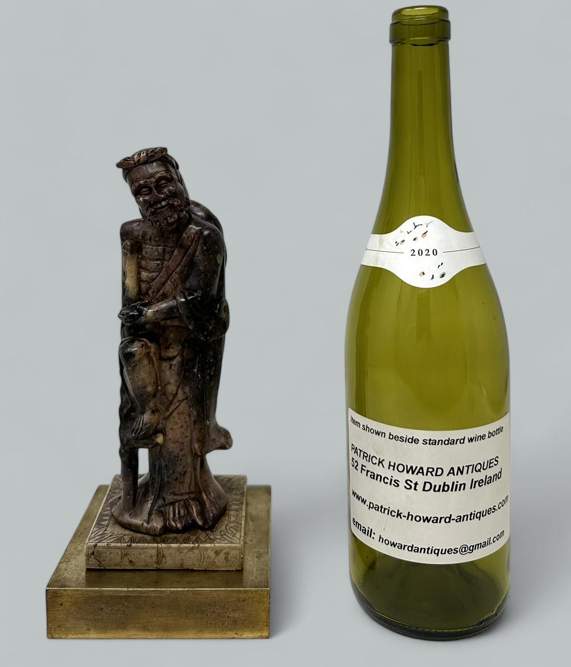 Antica figura di gentiluomo cinese in pietra ollare intagliata in vendita 3
