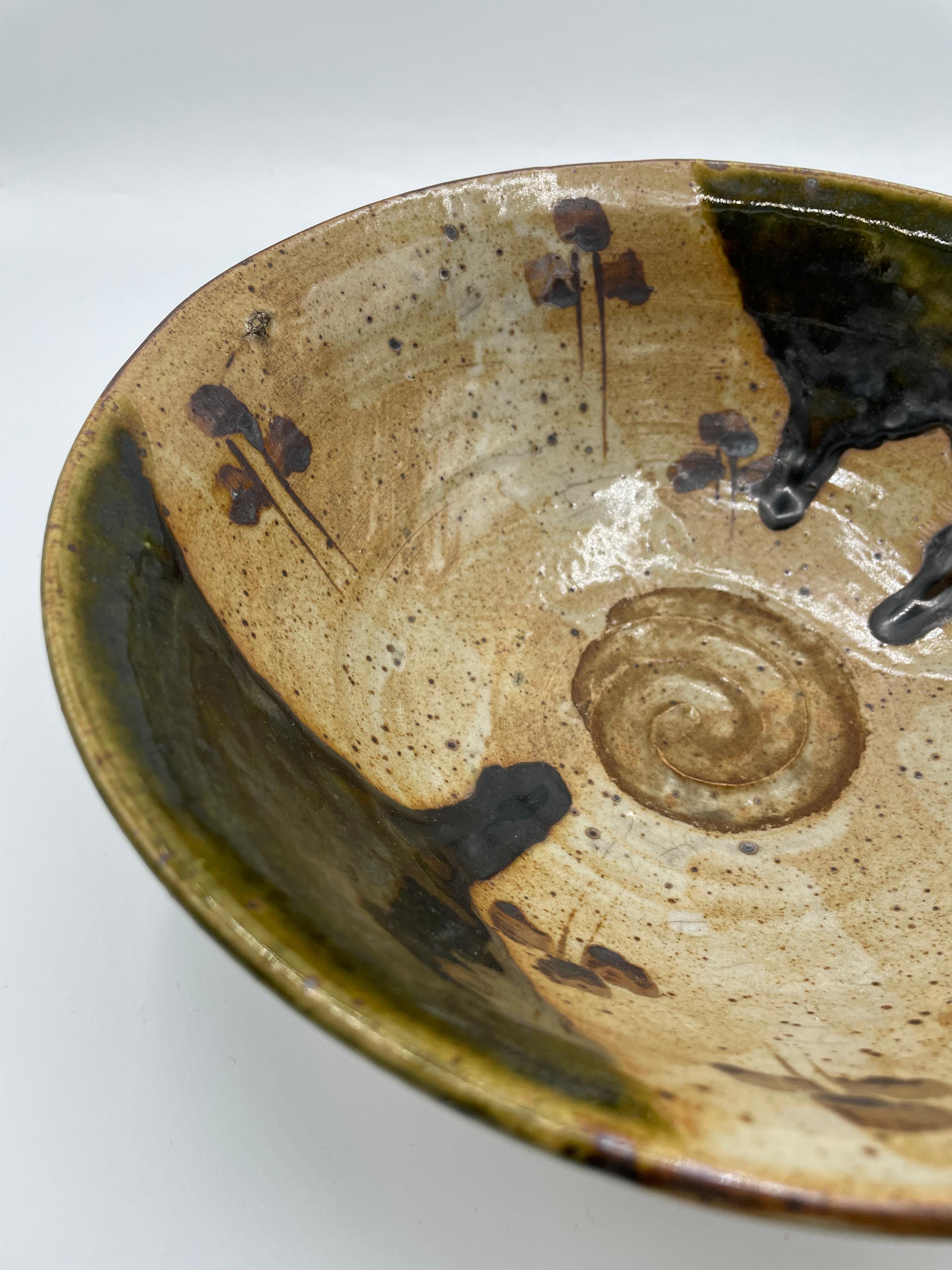 Antique Japanese Oribe Big Serving Bowl 1850s (Edo era) In Fair Condition For Sale In Paris, FR