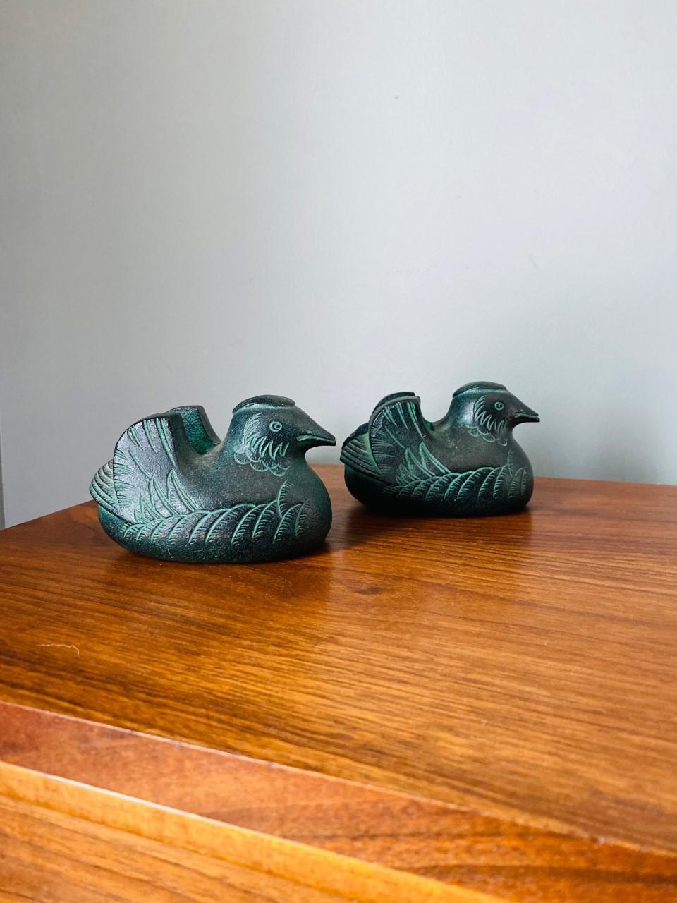 Incredible pair of Japanese hand cast bronze Mandarin Duck screen holders with detailed plumage, Taisho period 1920. Each of these two sculptures is in great condition with a beautiful patina finish. Beautiful works of art that serve as wonderful