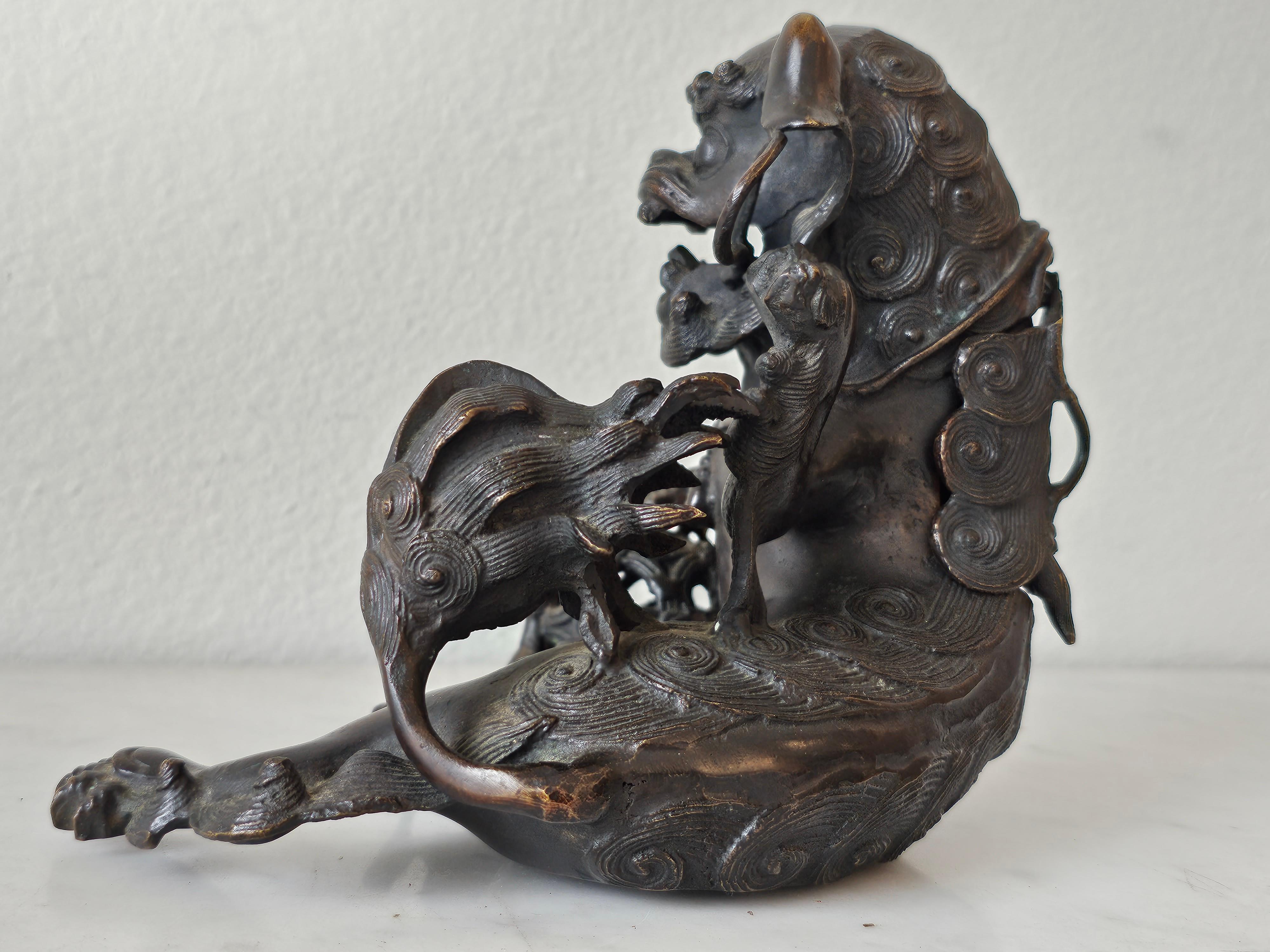 Antique Japanese Patinated Bronze Buddhistic Lion Censer 17th/18th Century  For Sale 5