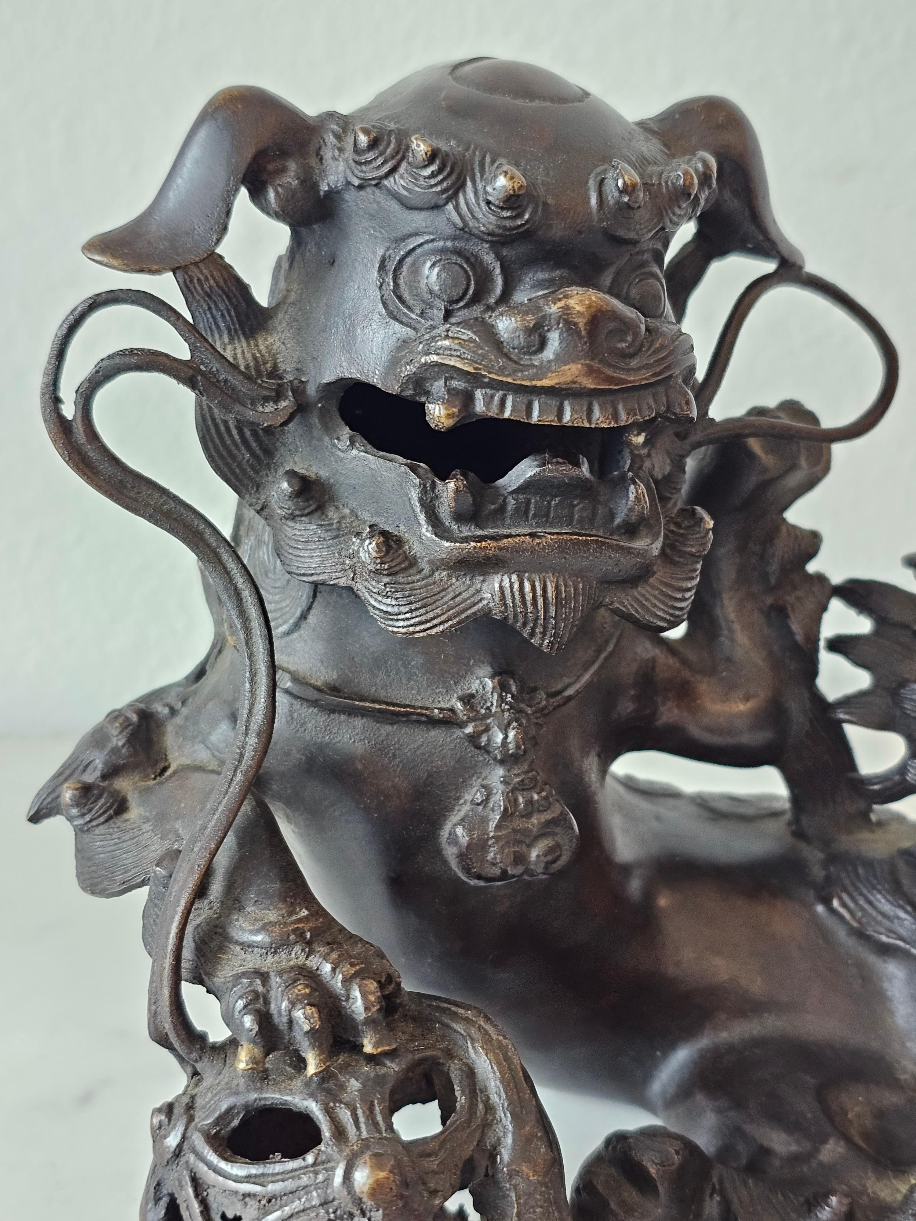 Antique Japanese Patinated Bronze Buddhistic Lion Censer 17th/18th Century  In Good Condition For Sale In Forney, TX