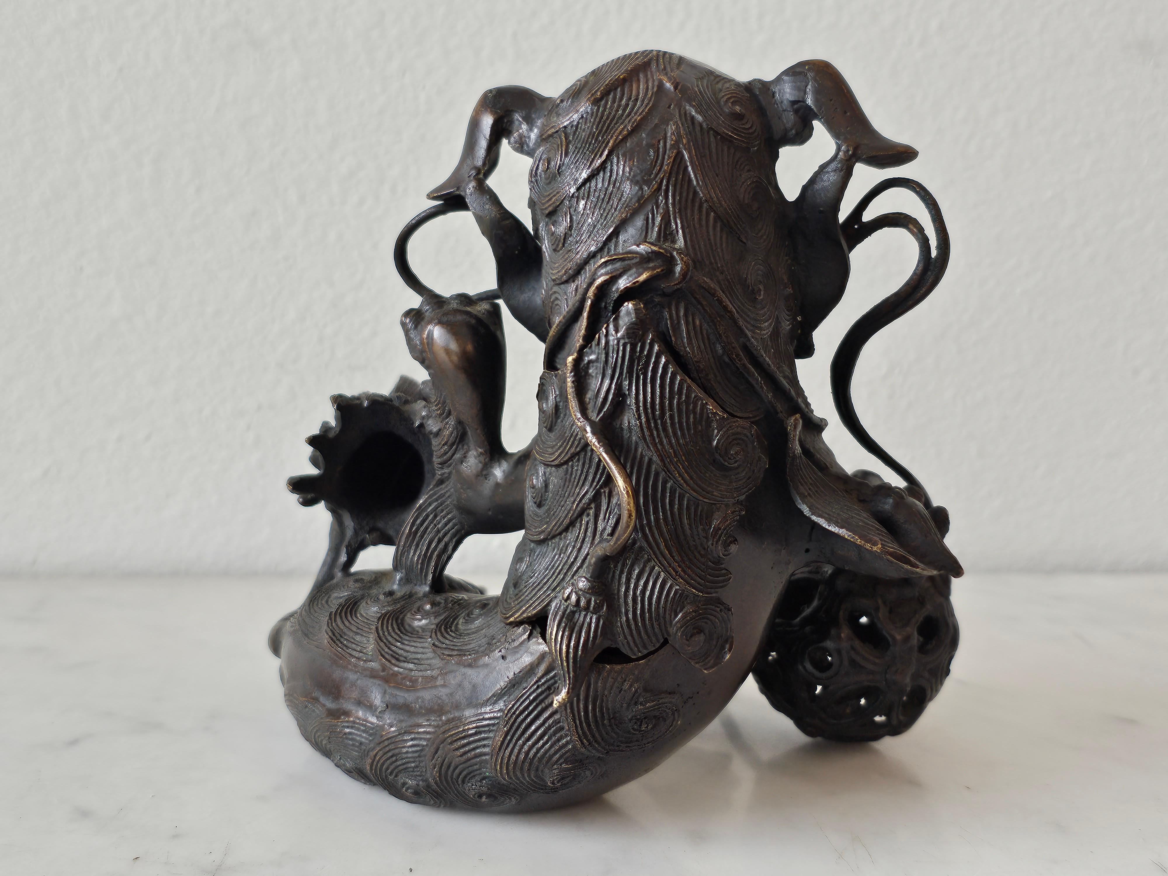 Antique Japanese Patinated Bronze Buddhistic Lion Censer 17th/18th Century  For Sale 3