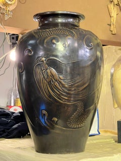 Antike japanische Vase aus patinierter Bronze