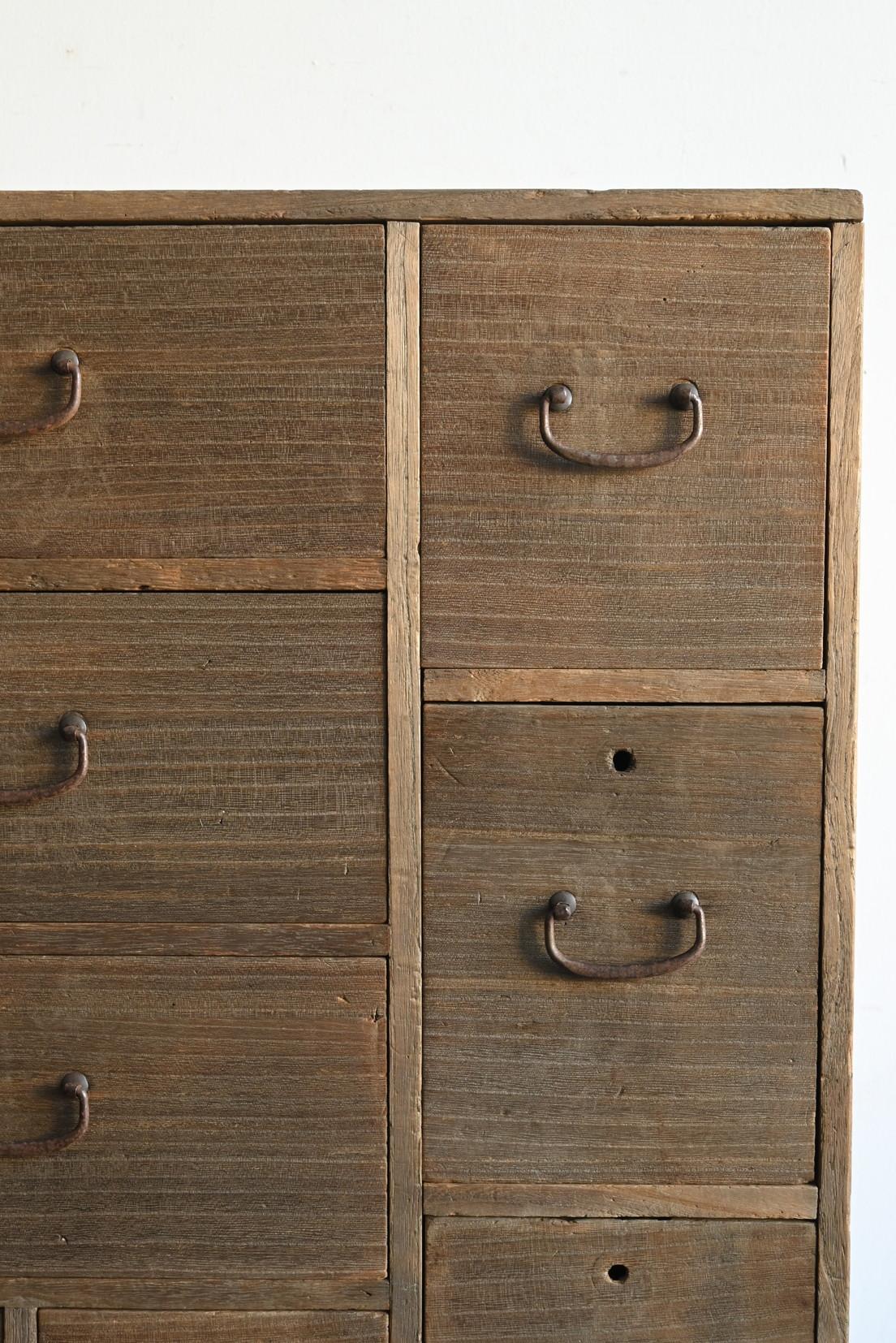 Japonais Ancien tiroir japonais en bois de paulownia / début du 20e siècle / tansu en bois en vente