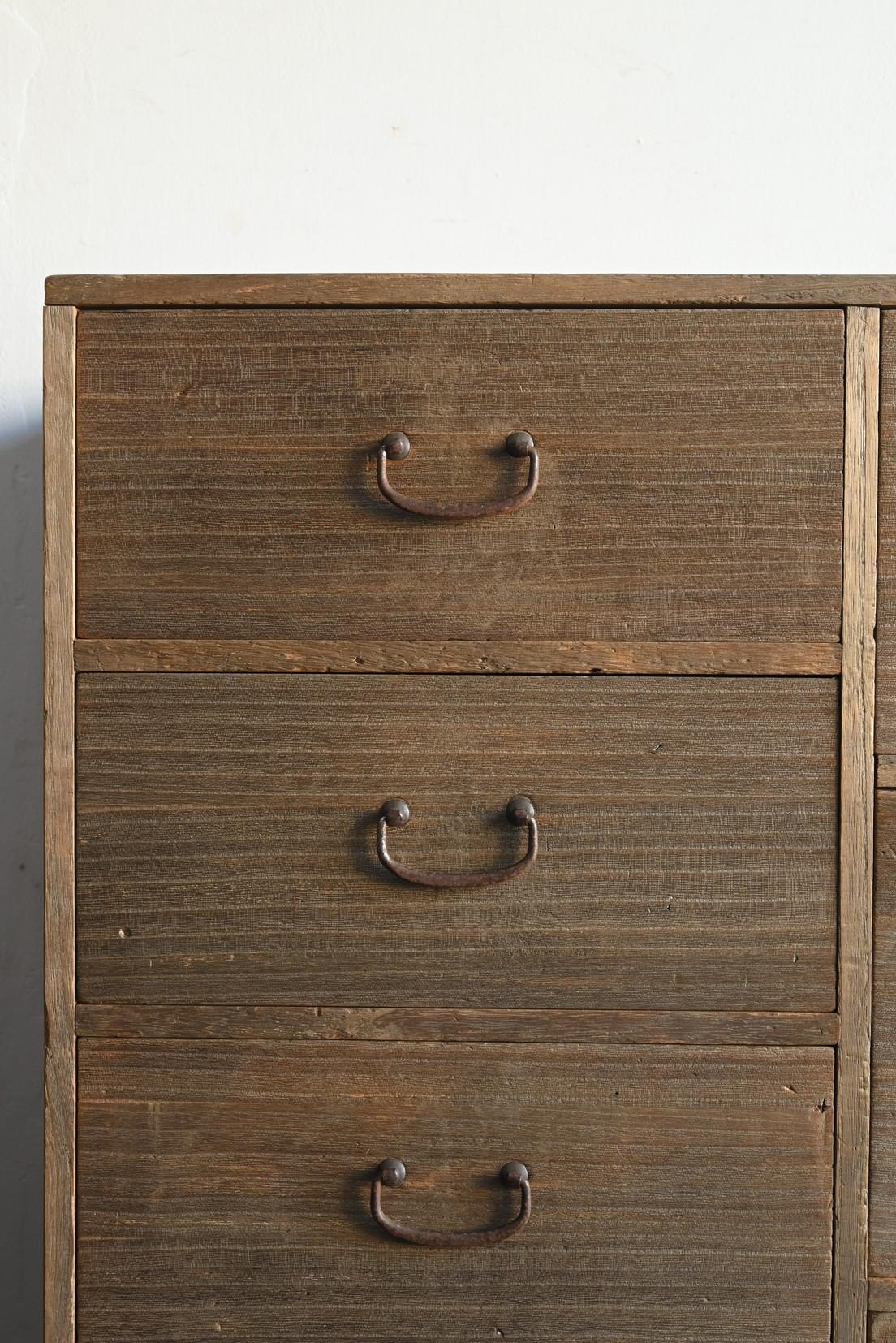 Travail du bois Ancien tiroir japonais en bois de paulownia / début du 20e siècle / tansu en bois en vente