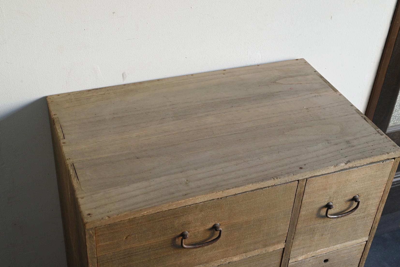 Ancien tiroir japonais en bois de paulownia / début du 20e siècle / tansu en bois en vente 1