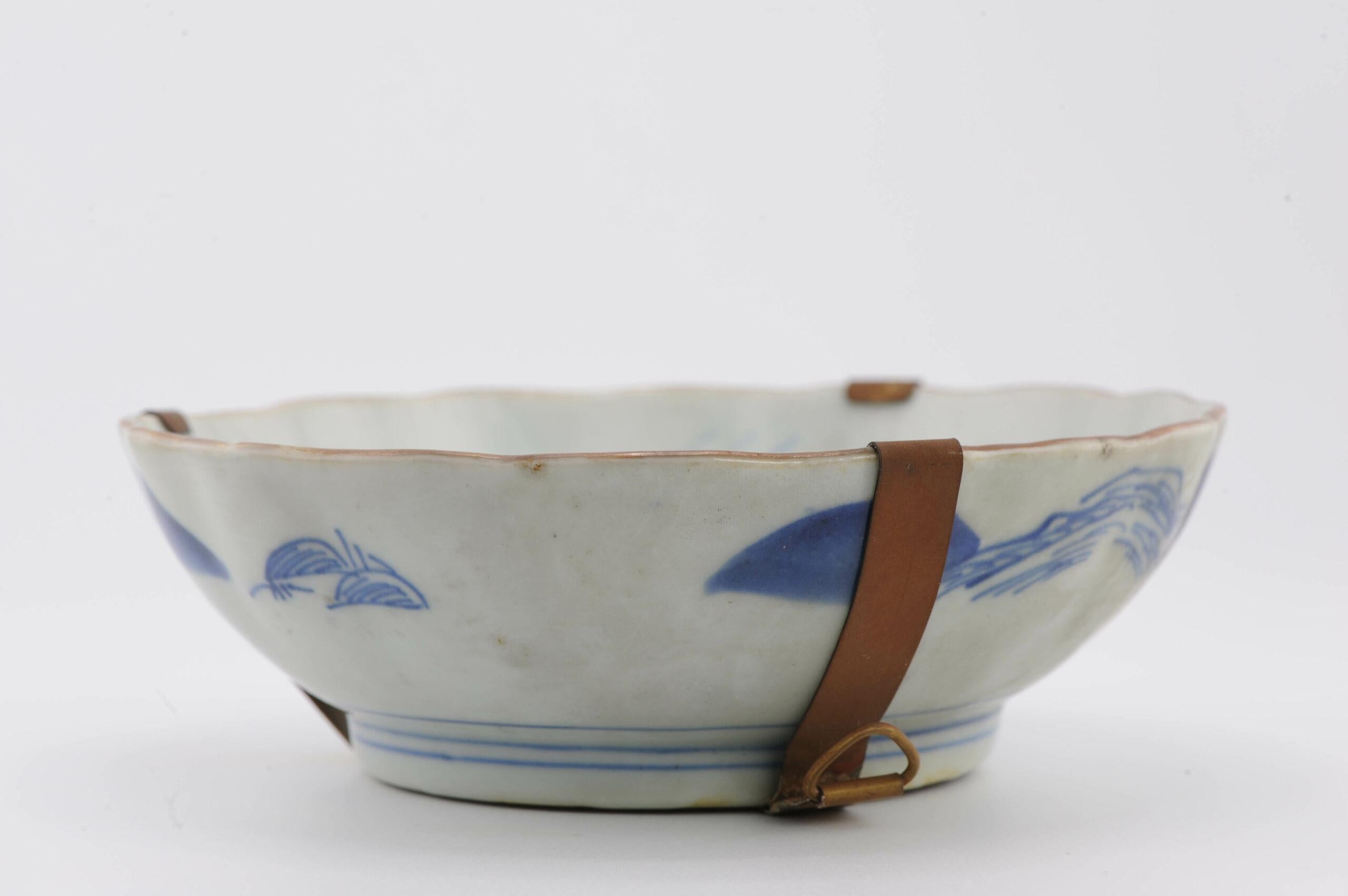 Antique Japanese Porcelain 19th c Meiji Arita Figural Polychrome dish For Sale 2