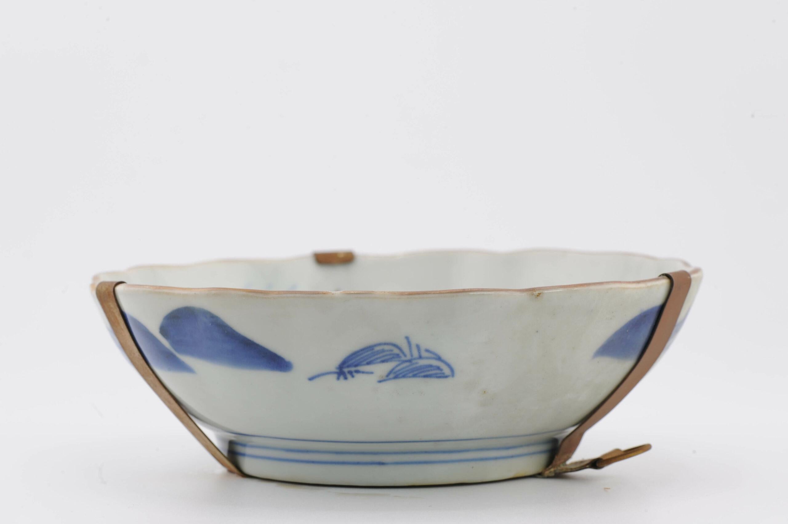 Antico piatto in porcellana giapponese del 19° secolo Meiji Arita Figural Polychrome in vendita 1