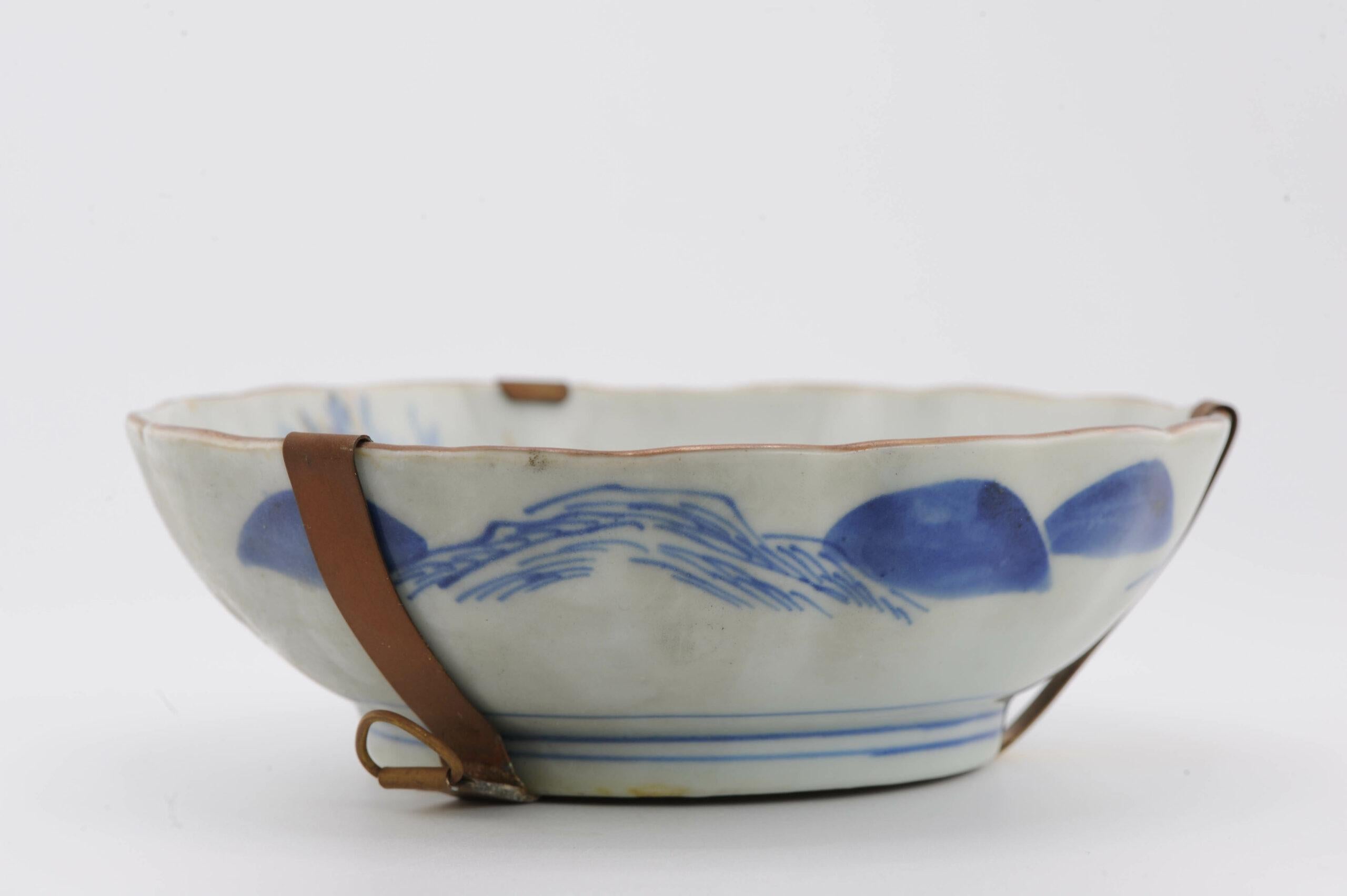 Antique Japanese Porcelain 19th c Meiji Arita Figural Polychrome dish For Sale 3