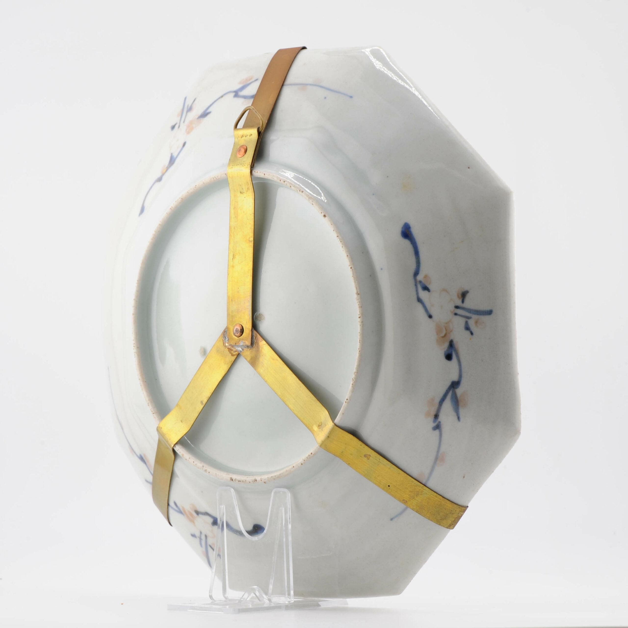 Japonais Plat Imari polychrome figuratif japonais Meiji Arita du 19ème siècle en vente