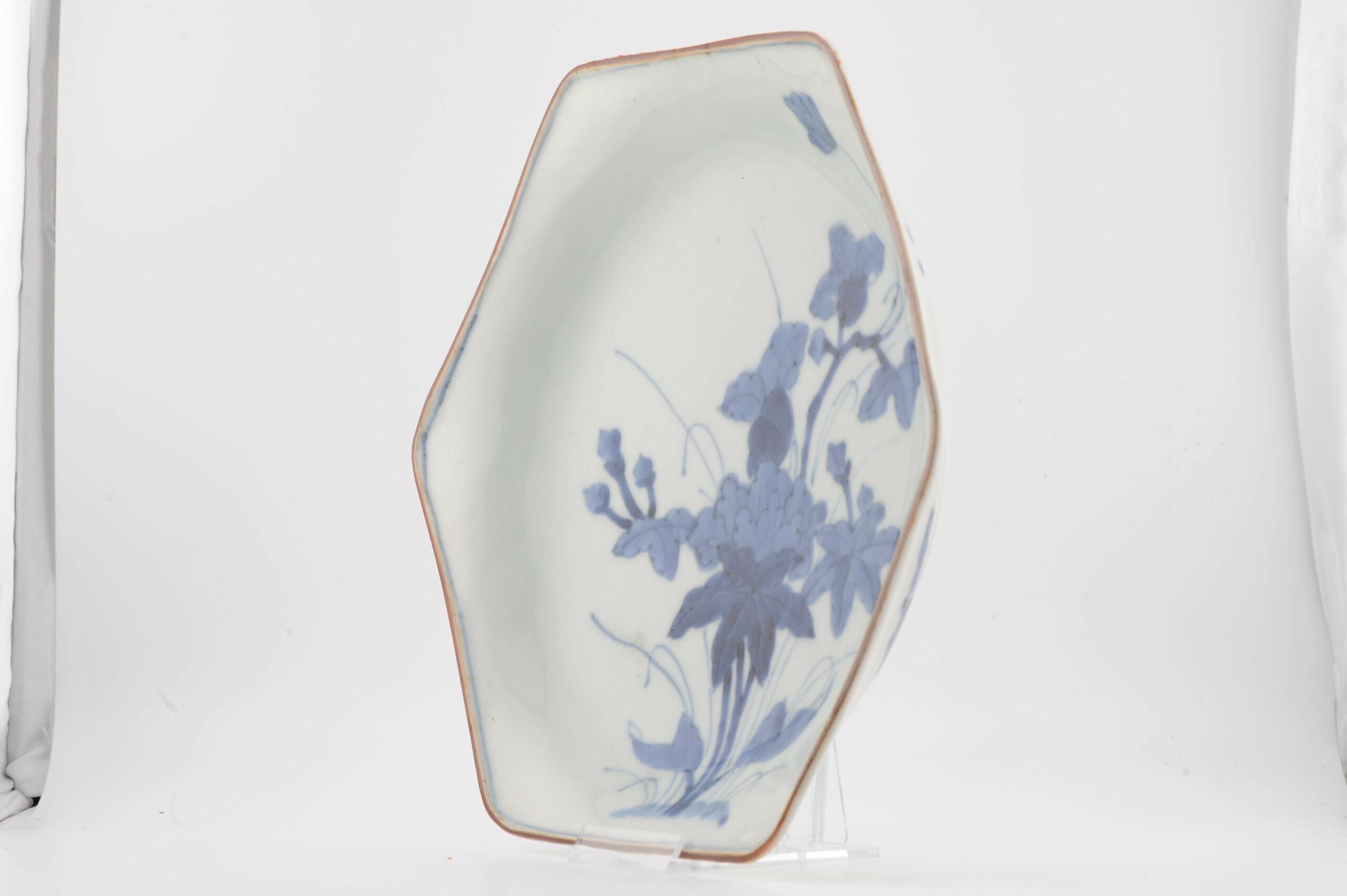 Plat japonais ancien Meiji Arita Flowers bleu et blanc du 19ème siècle en vente 5