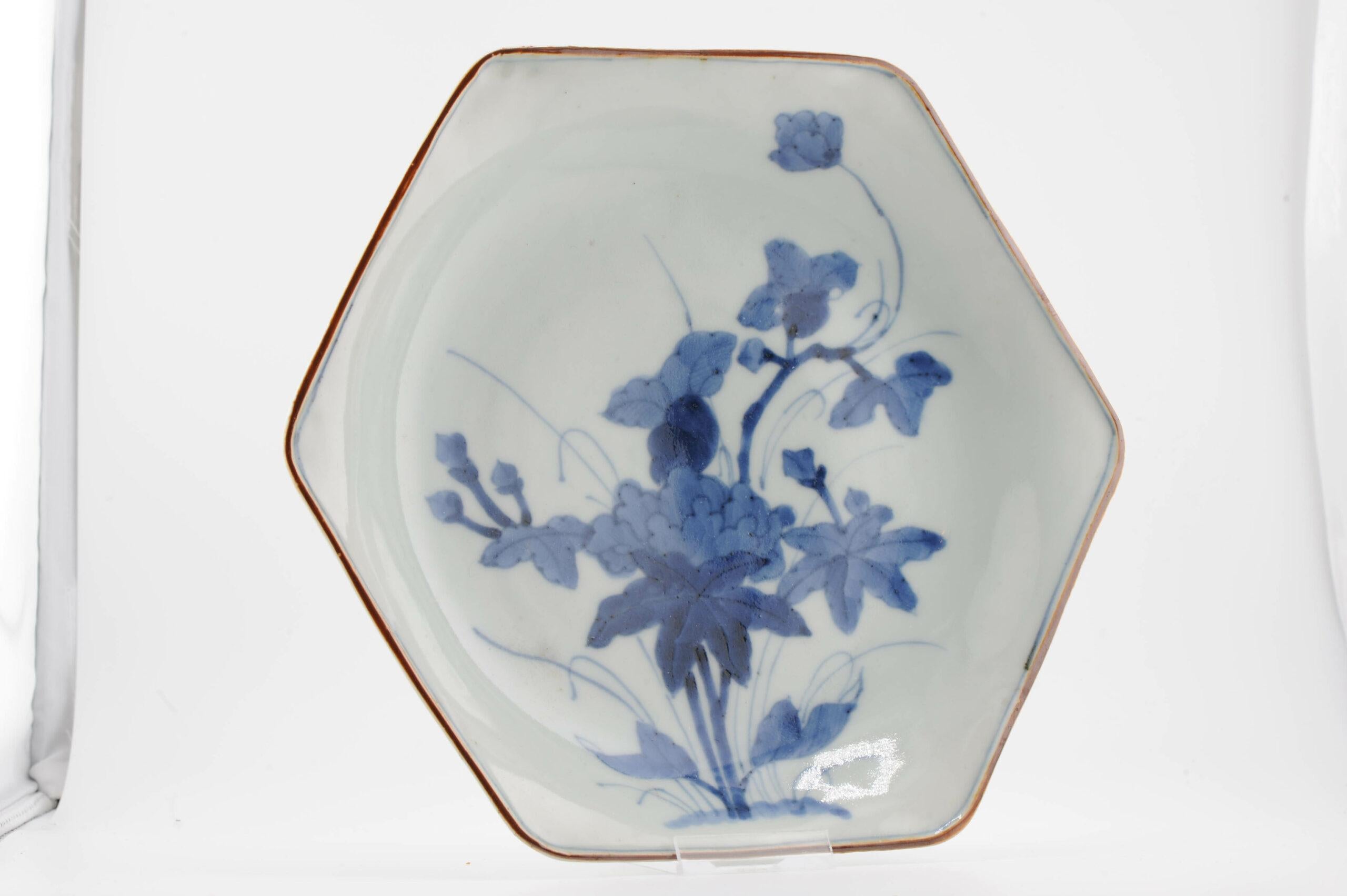 Plat japonais ancien Meiji Arita Flowers bleu et blanc du 19ème siècle en vente 7